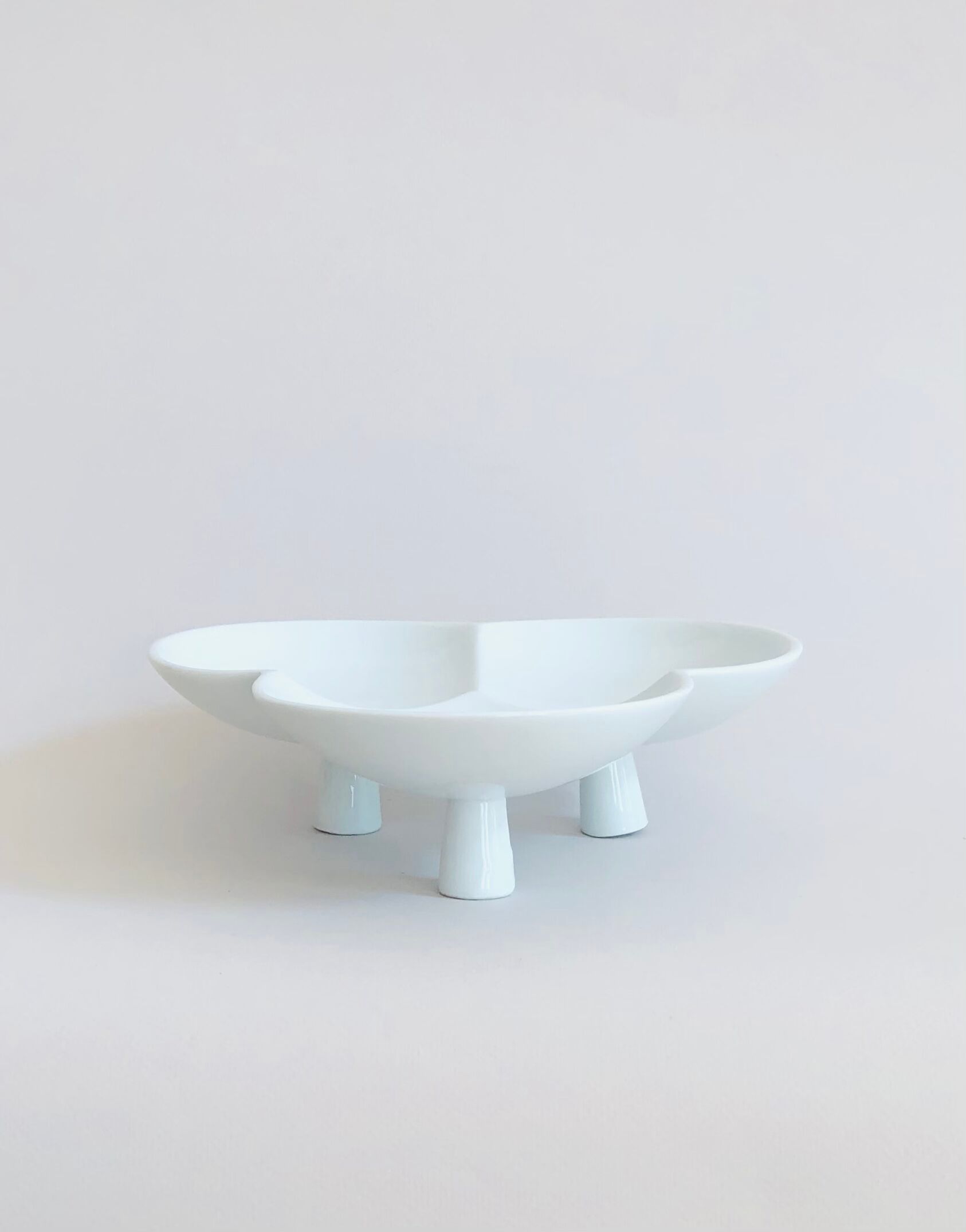 Tray on porcelain stand