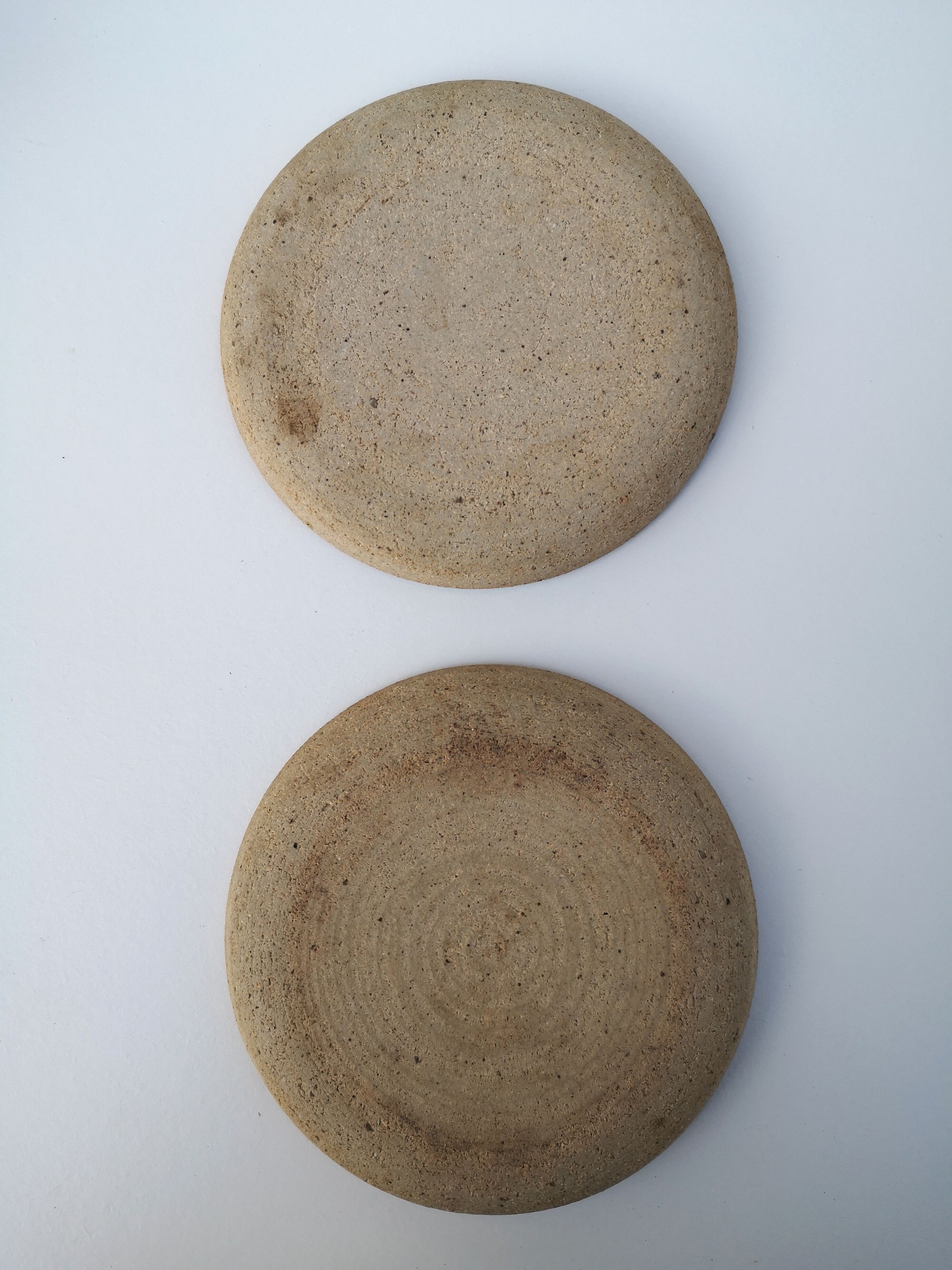 Duo vintage sandstone mugs