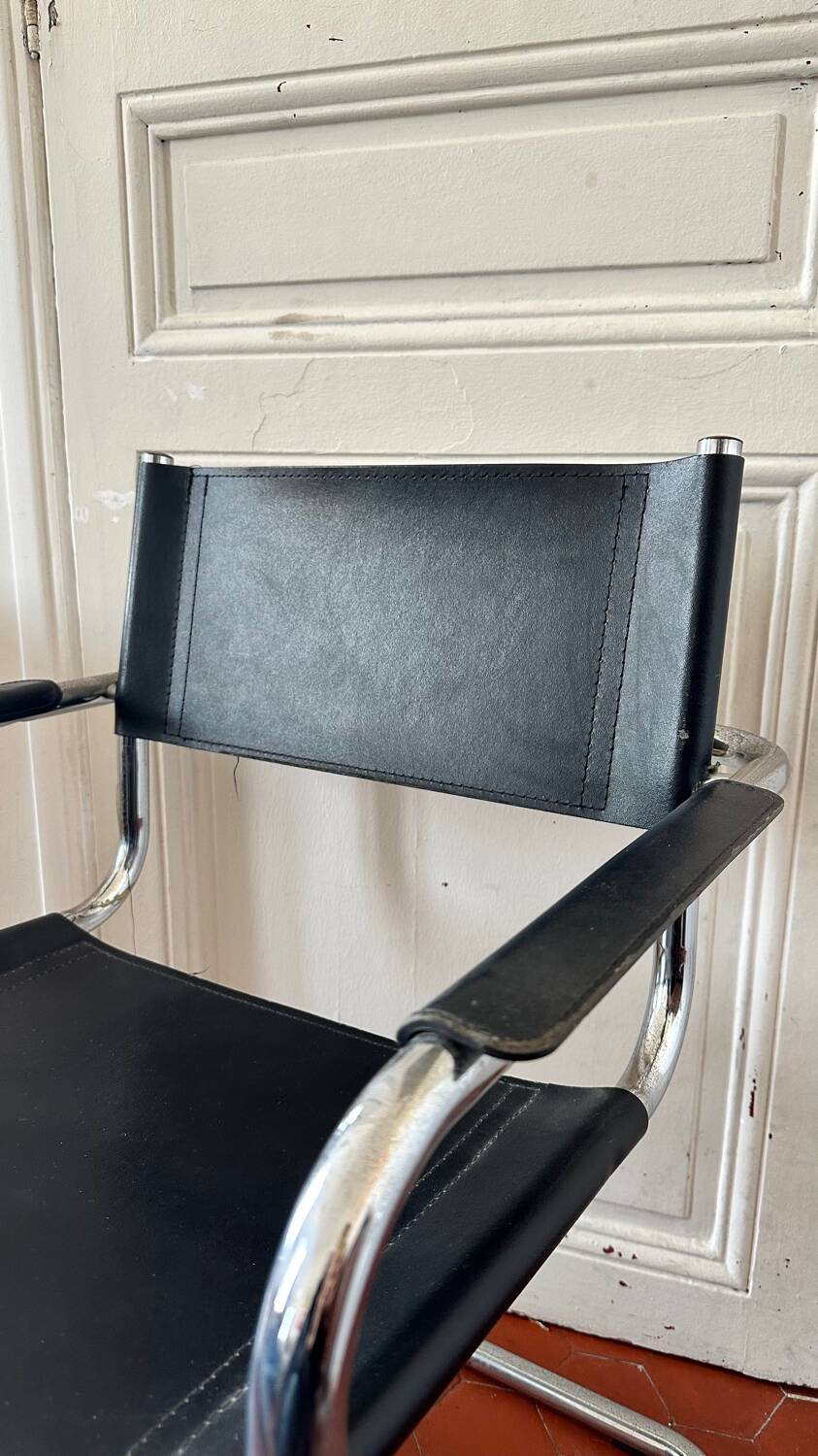 Vintage design armchair in leather and metal