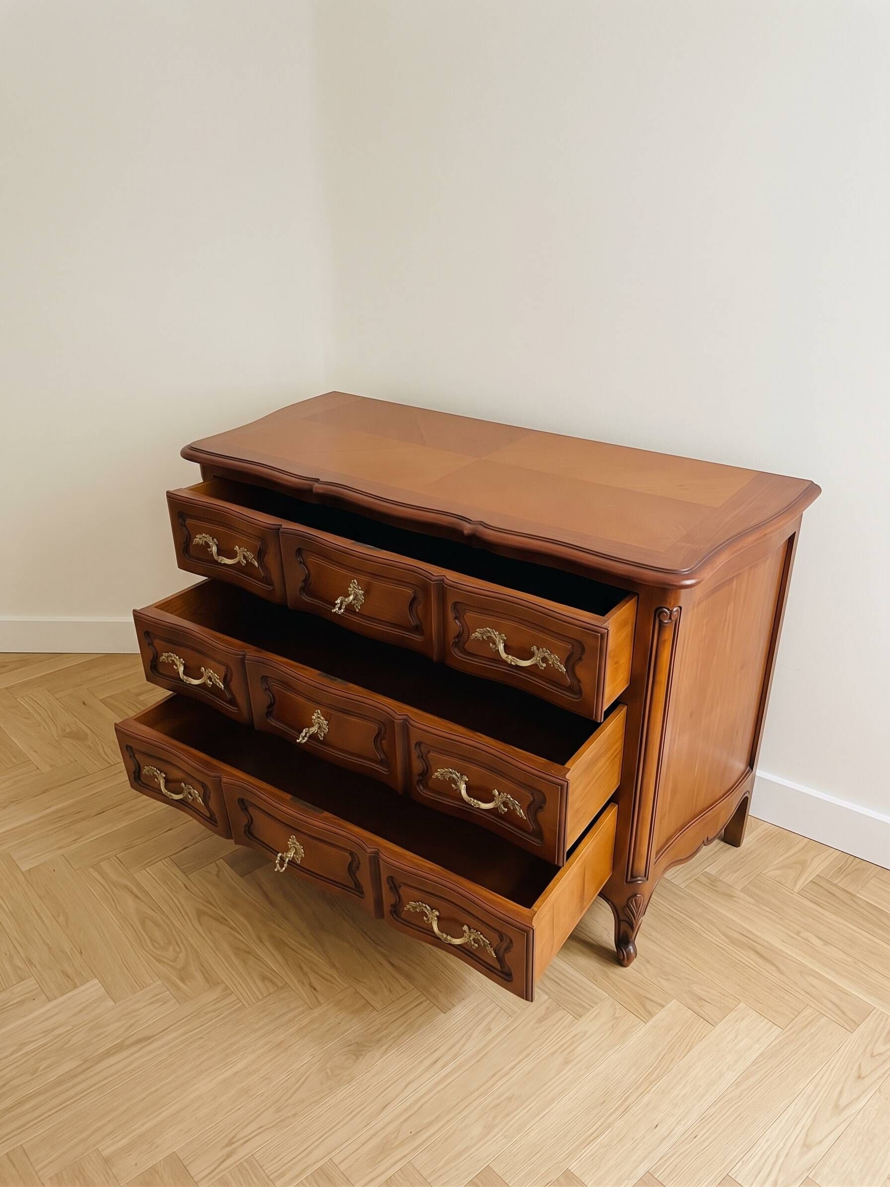 Louis XV style wooden commode