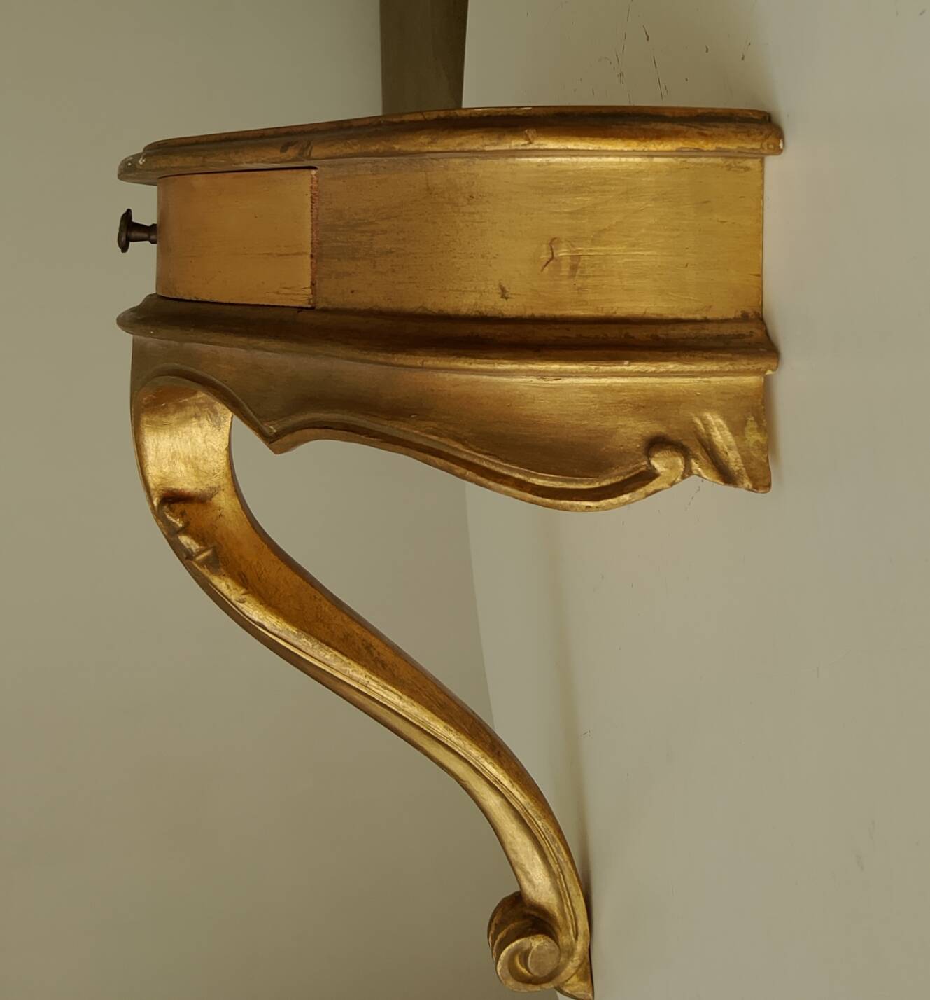 Vintage Italian wall console in Florentine/Louis XV style.