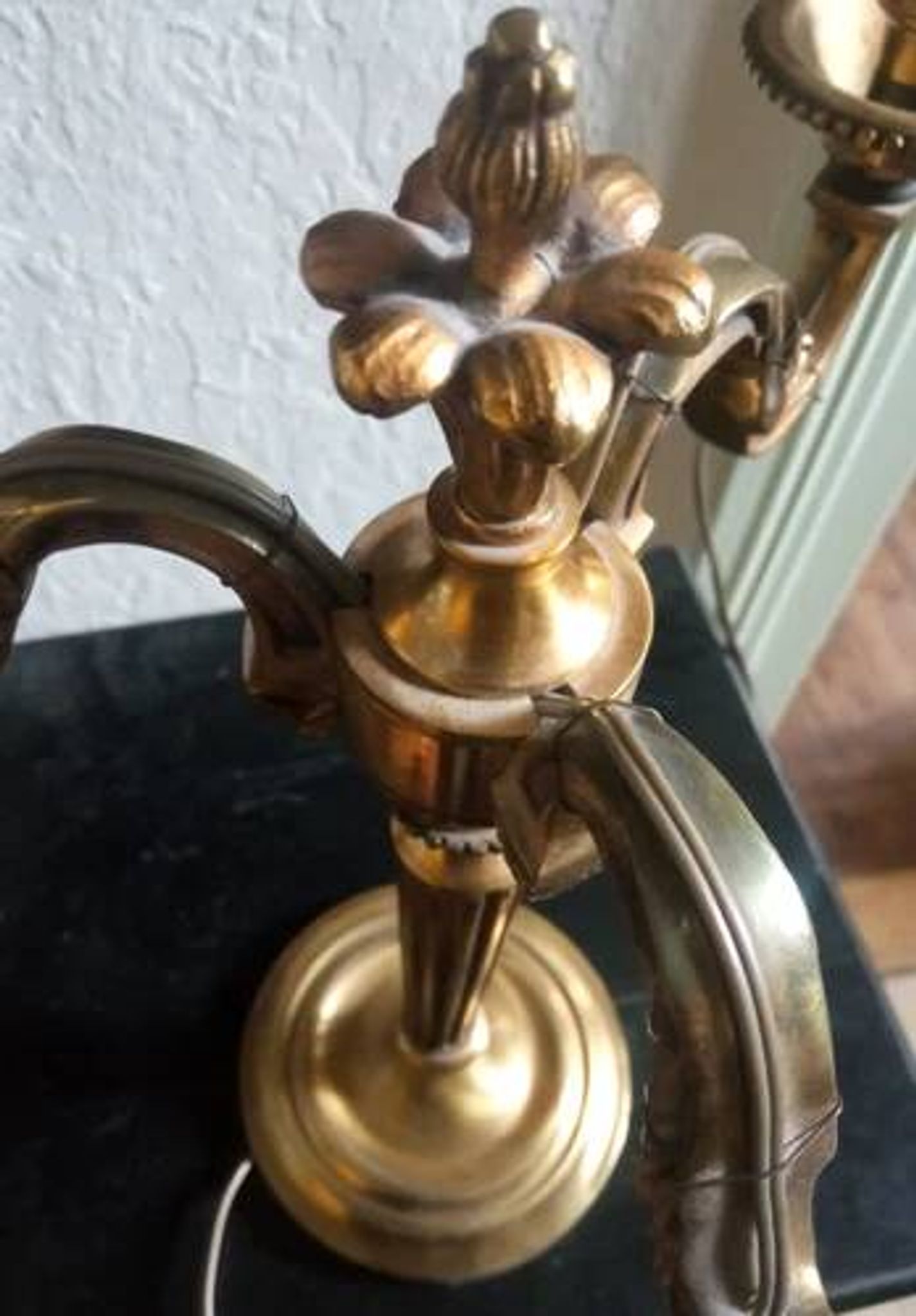 Antique 3-light table lamp in bronze in the Louis XVI style - 2 kg