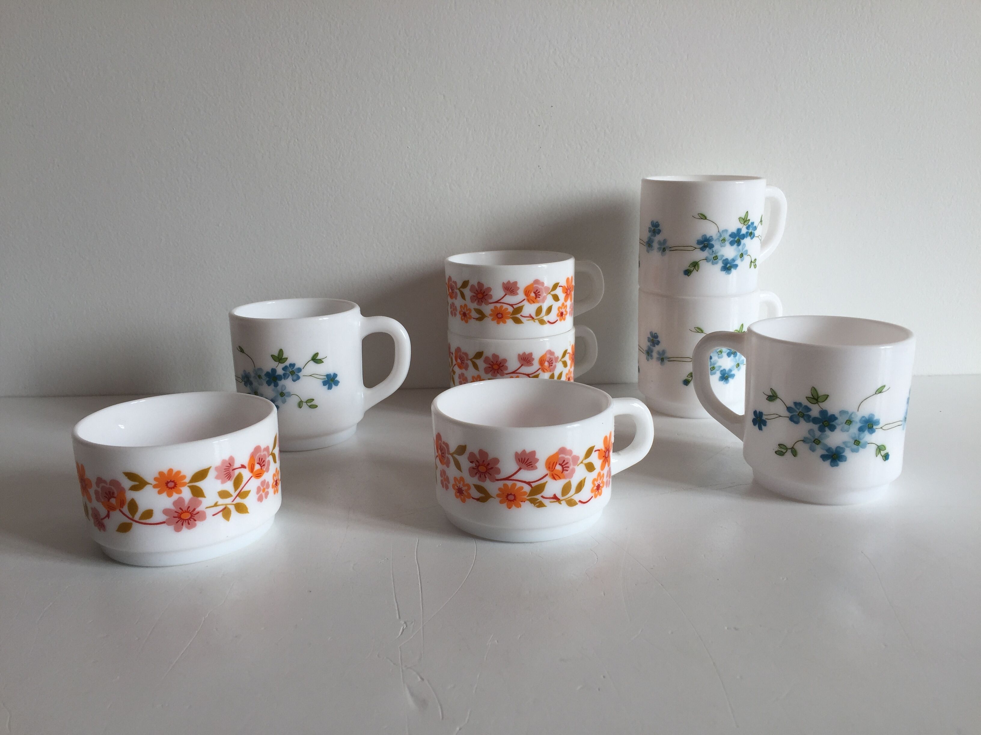 Set of 8 cups at cafe arcopal – france
