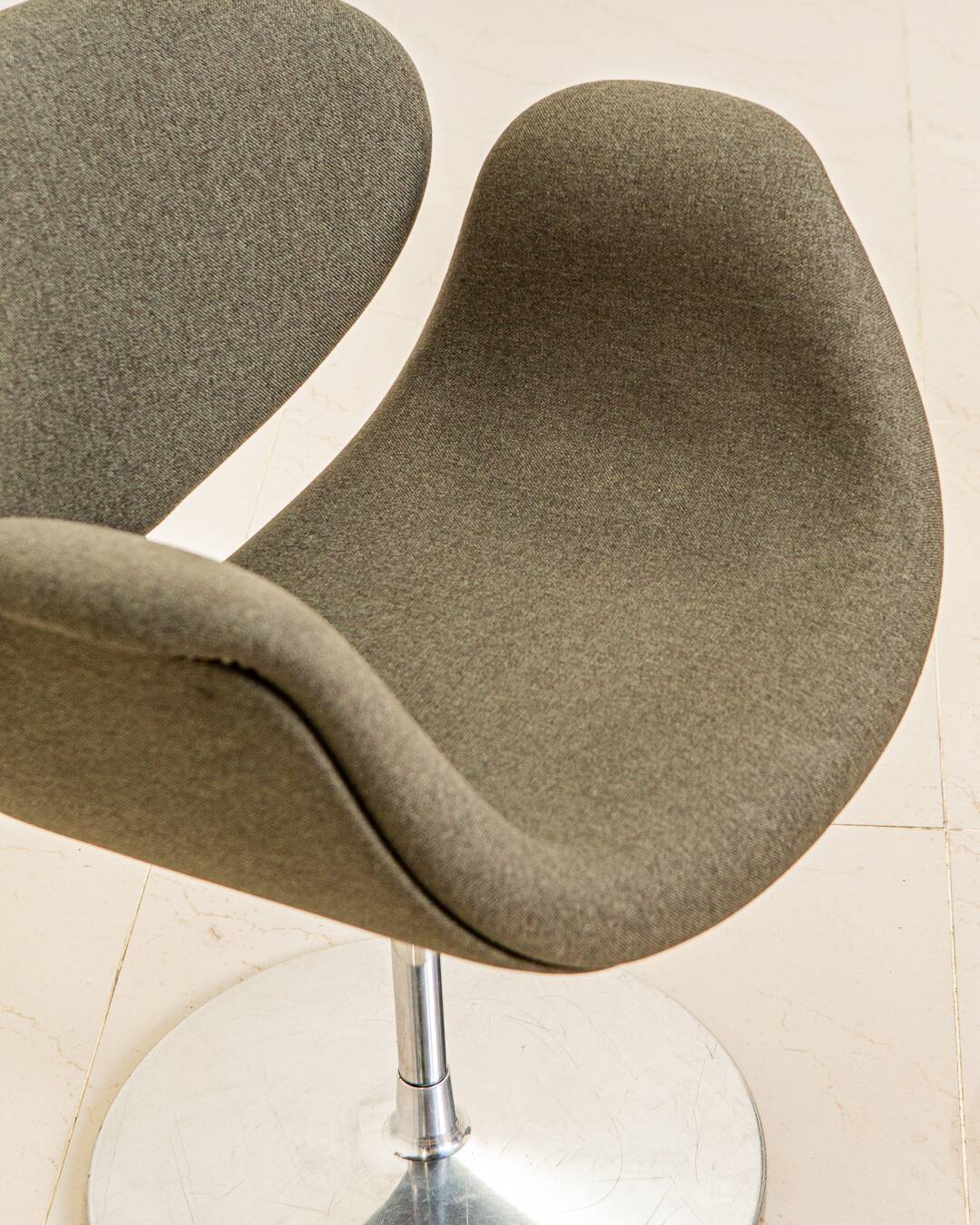 Pair of gray "Little Tulip" armchairs by Pierre Paulin for Artifort 80's