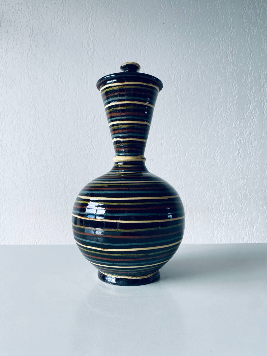 Glazed earthenware pottery