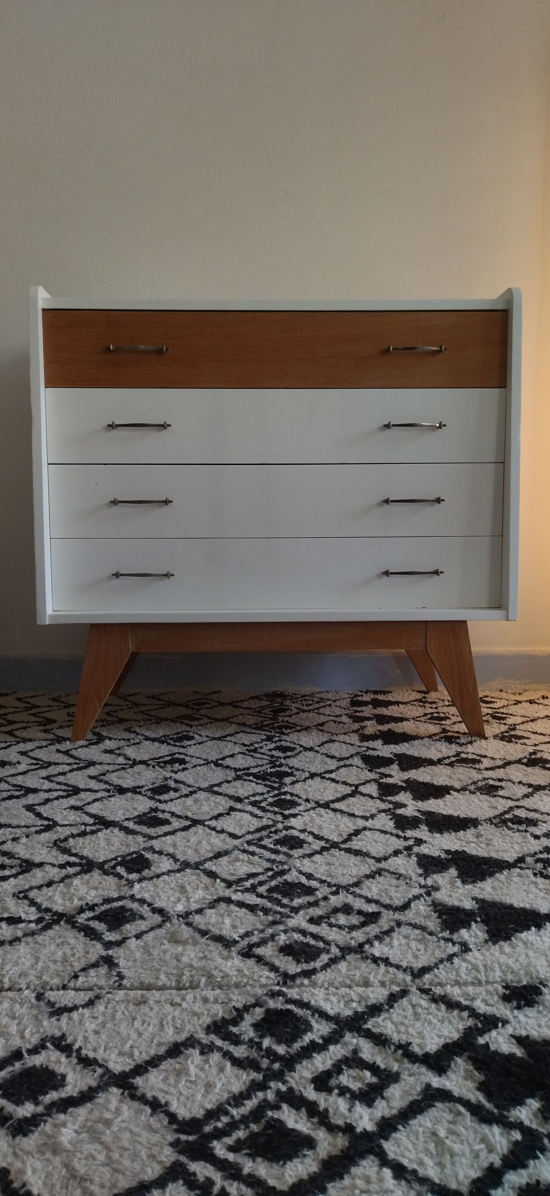 Chest of drawer compass feet