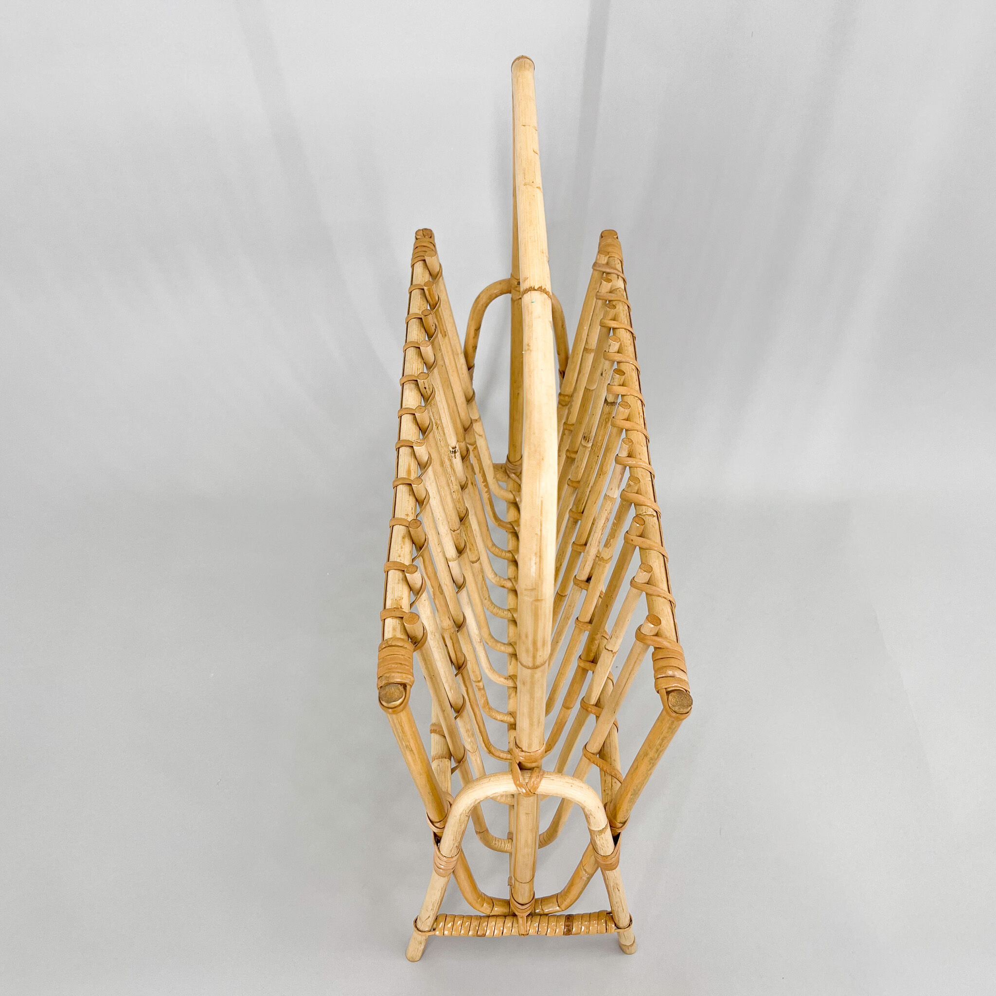 Porte-revue de bambou des années 1970, Tchécoslovaquie