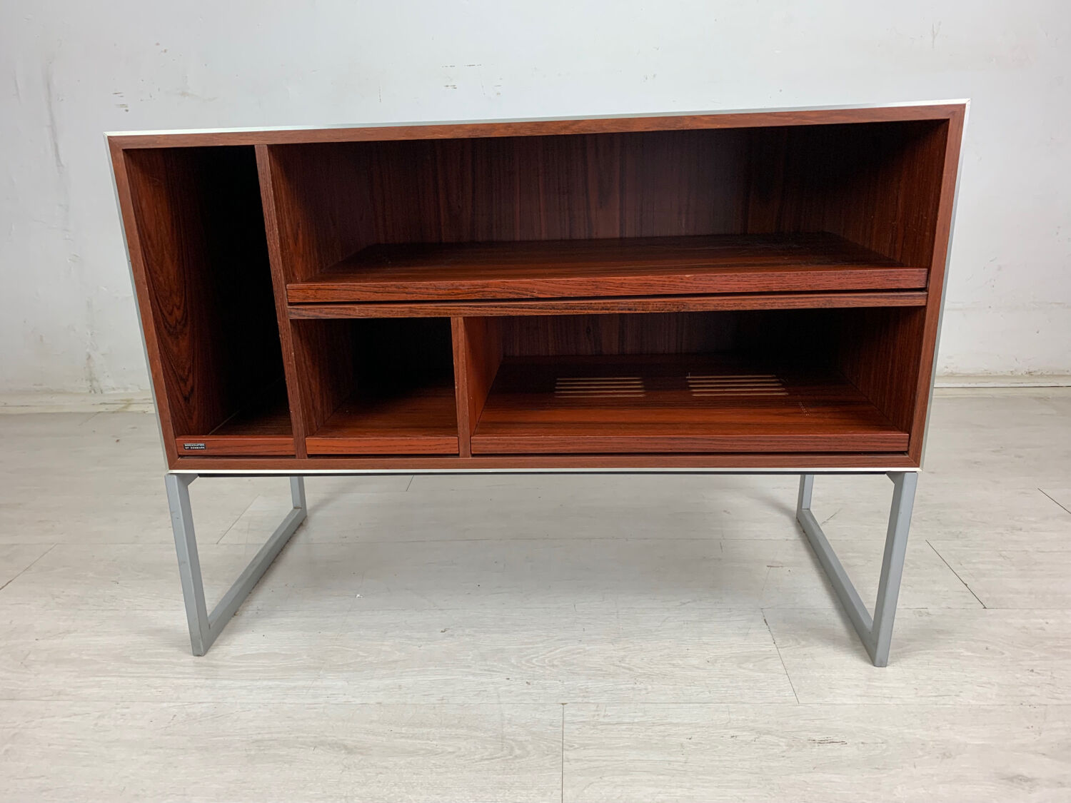 Hi-fi bang and olufsen cabinet