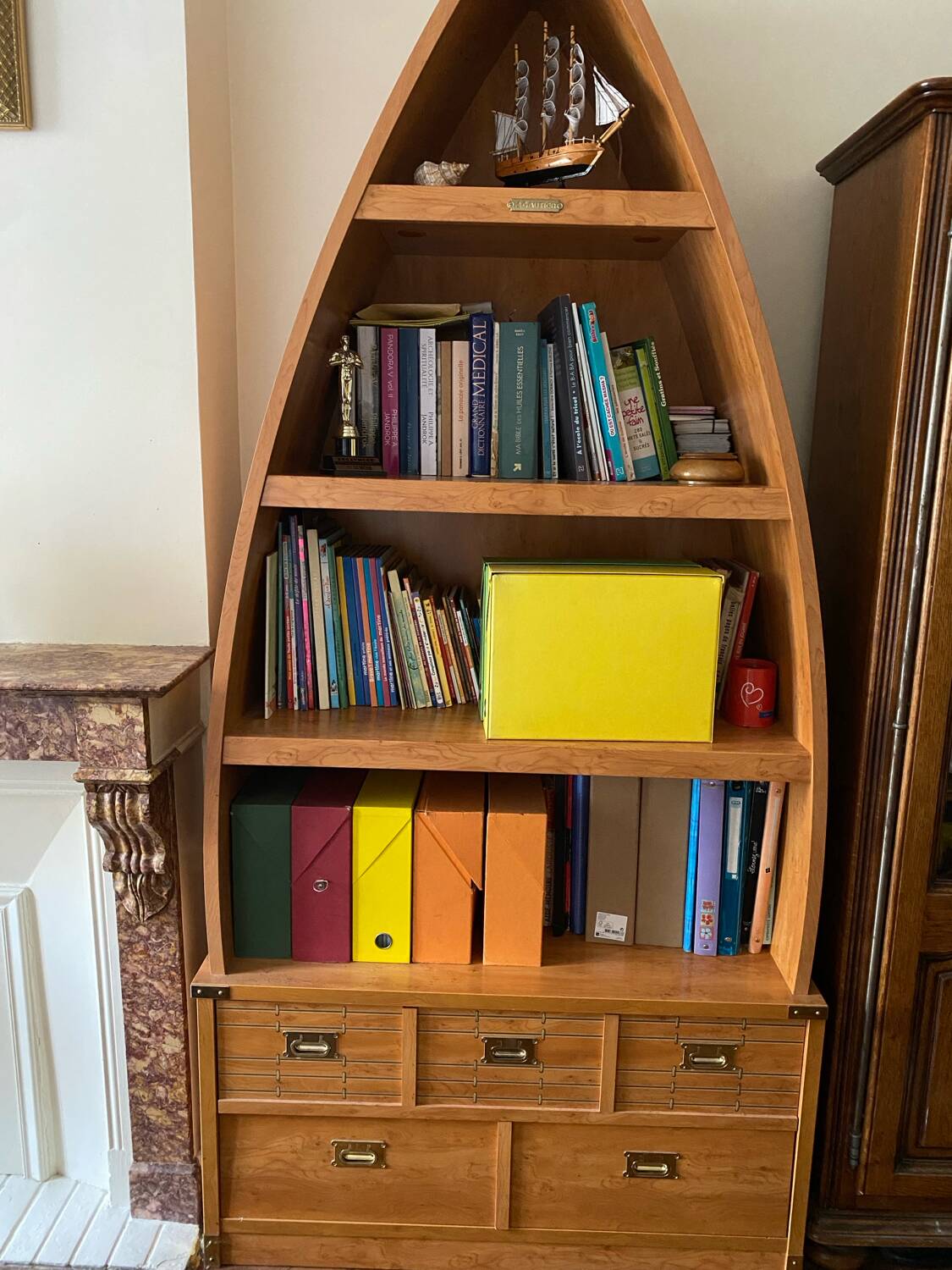 Boat-shaped bookcase - Calypso model from the Gauthier collection