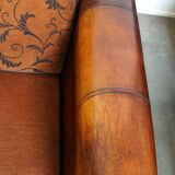 Canapé en cuir de mouton 2,5 places, luxueux et confortable, avec des coussins en tissu.