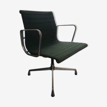 Fauteuil EA107 par Charles et Ray Eames pour Vitra