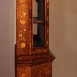 Vitrine hollandaise en marqueterie circa 1800