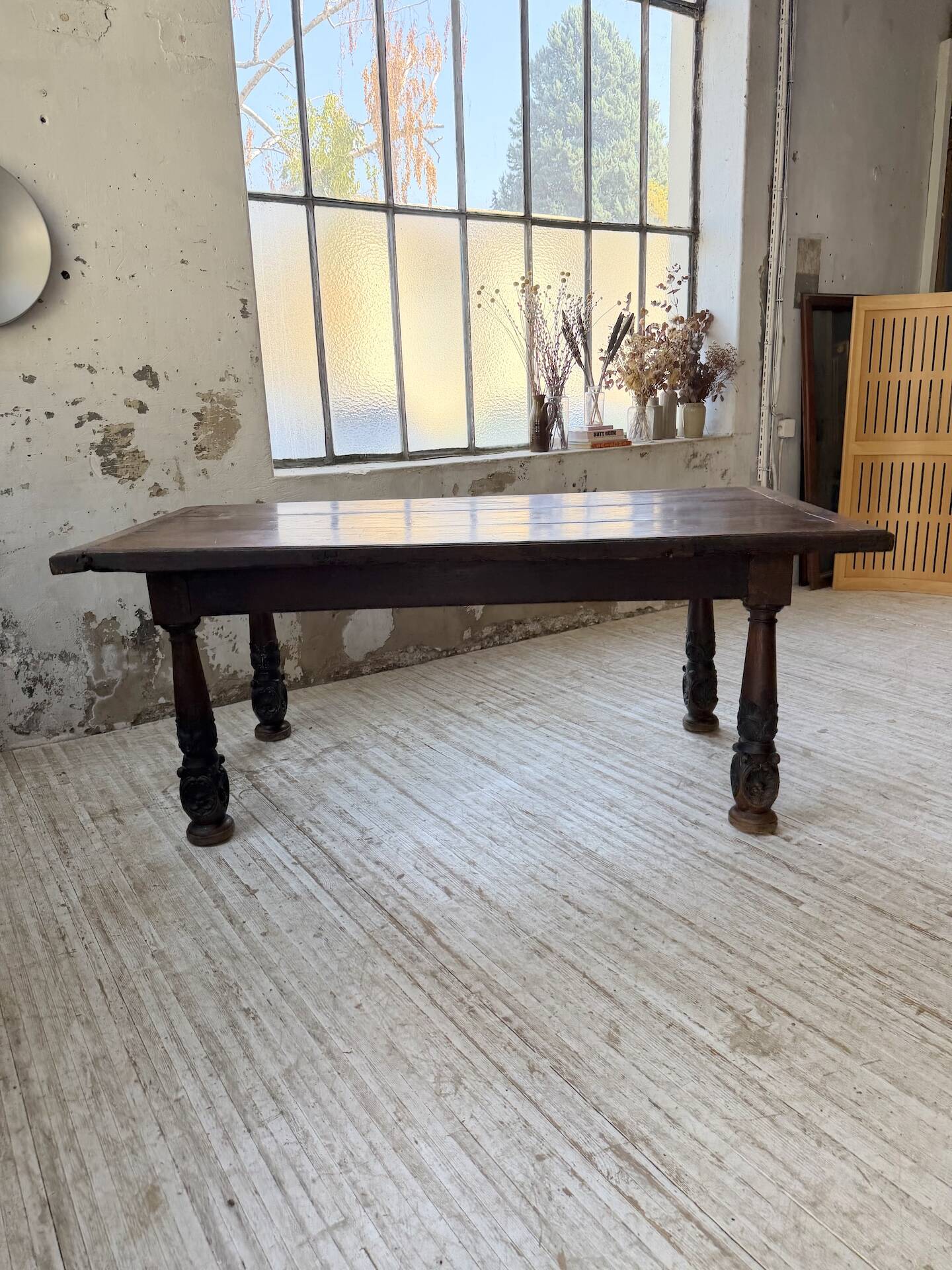 19th-century castle table, carved solid oak, 190cm.