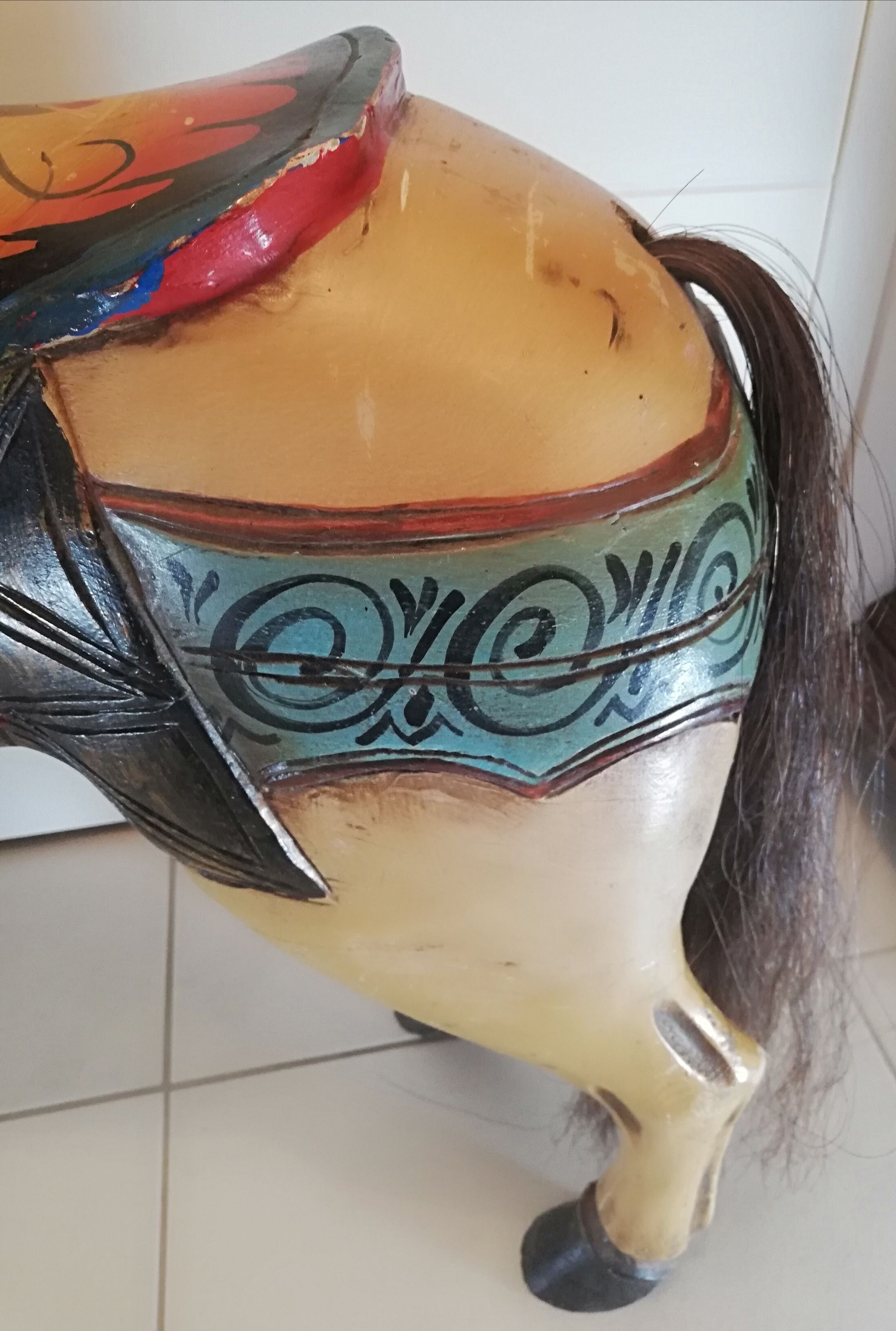 Cheval cabré de manège ou de carrousel forain en bois