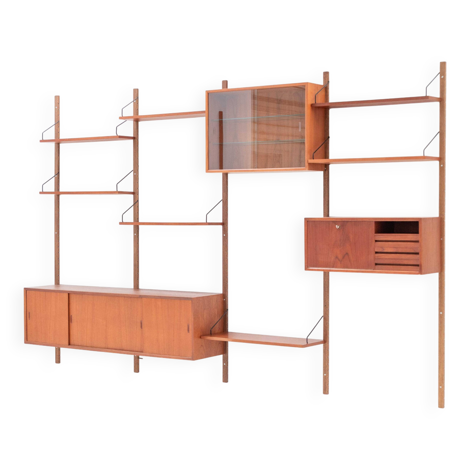 4-Bay Wall Unit by P. Cadovius