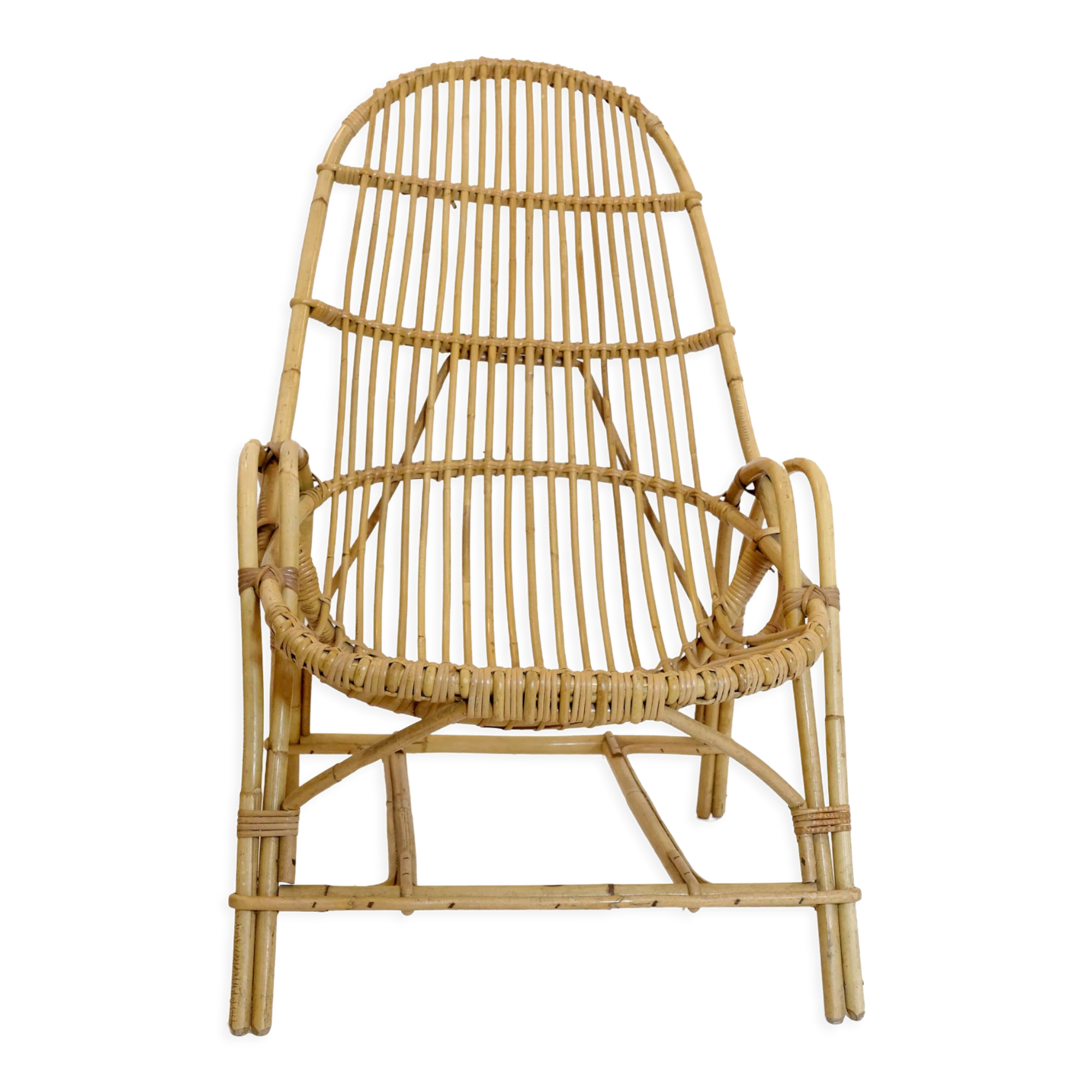 Rattan armchair with armrest from the 60s-70s.