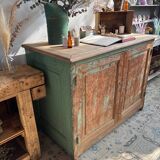 Buffet patiné vert