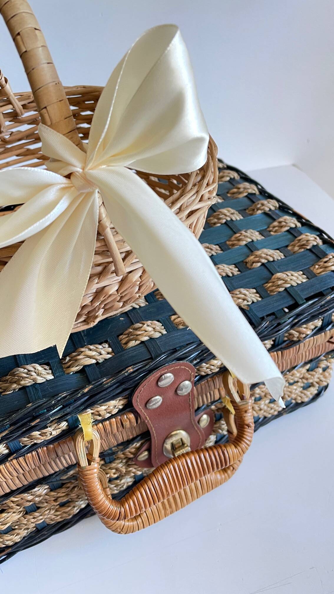 Set of 2 vintage rattan and rope baskets