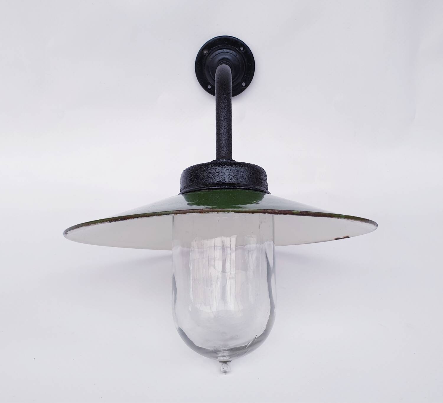 Antique outdoor lamp in enamelled sheet metal