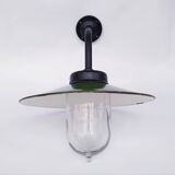 Lampe d'extérieur ancienne en tôle émaillée