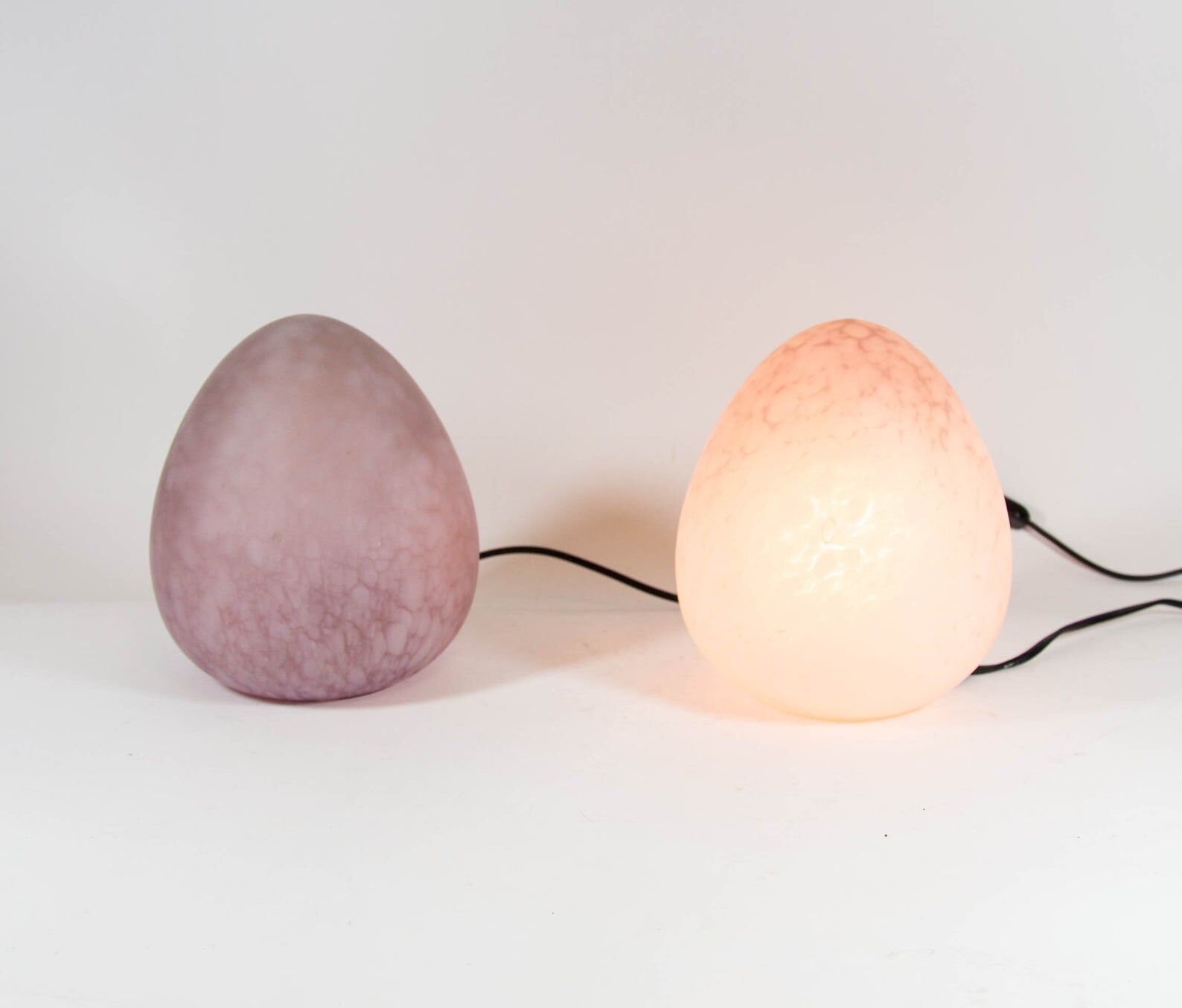80's vintage light purple glass egg lamp