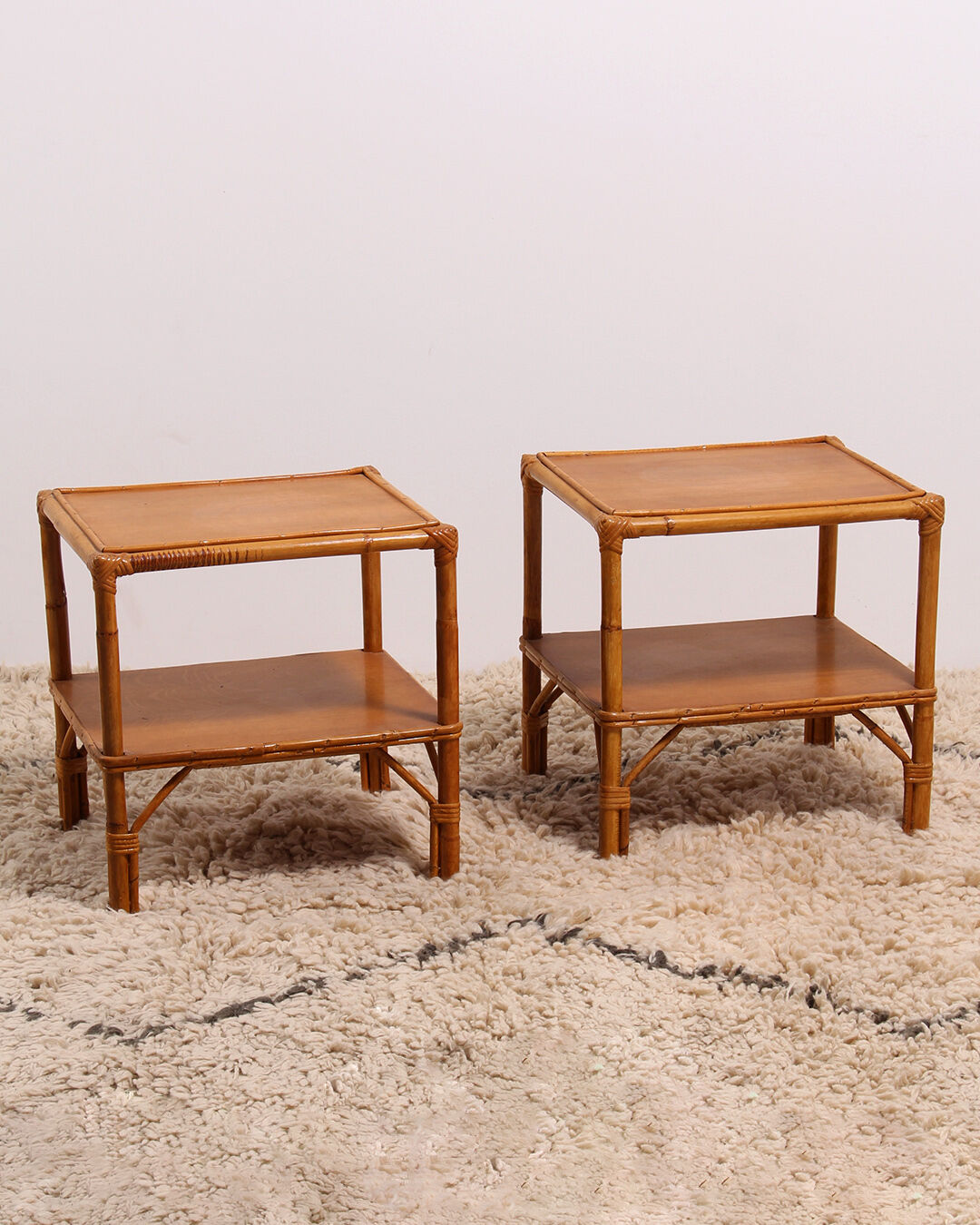Bed 140 rattan and 2 vintage bedside tables