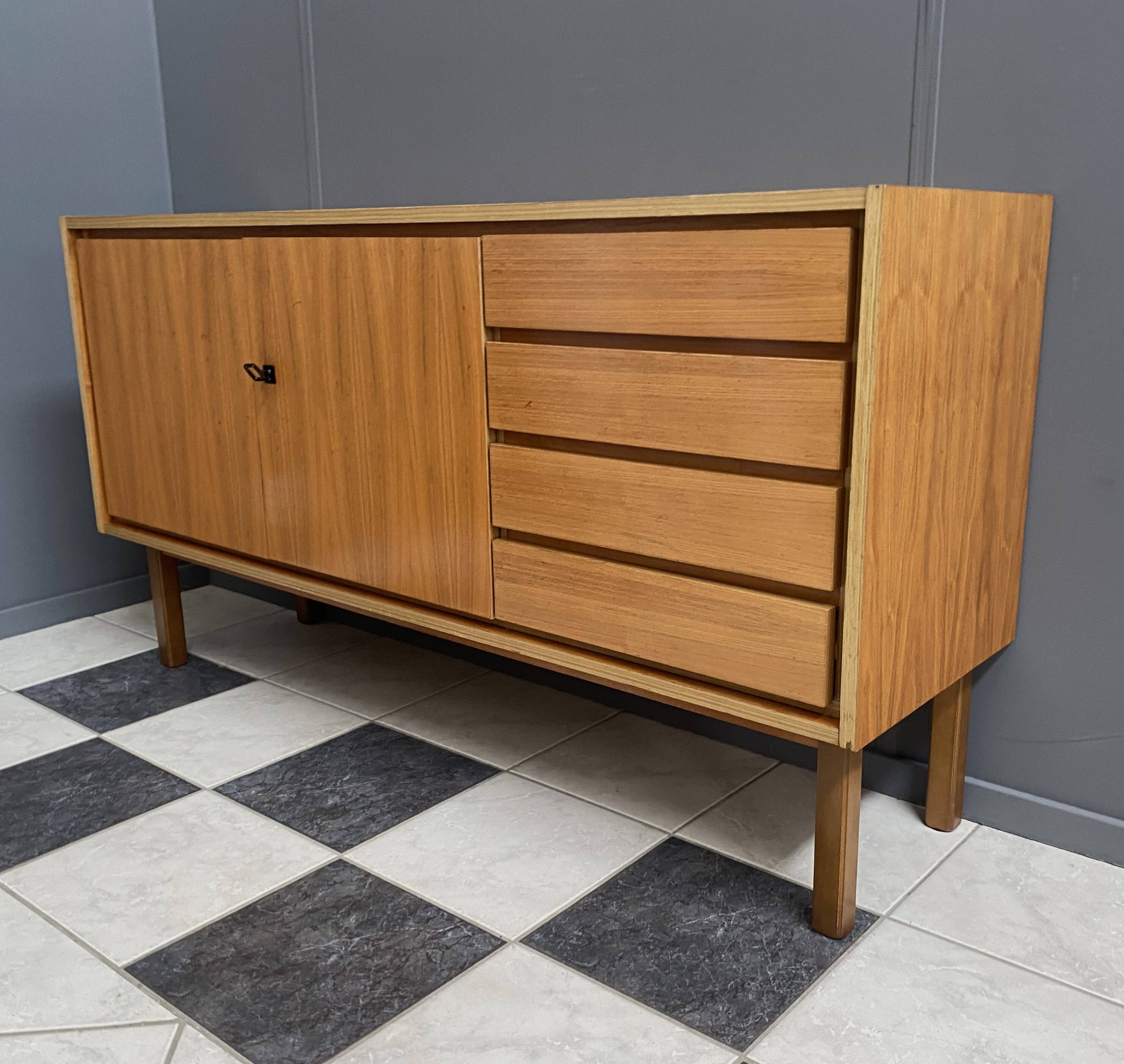 buffet en bois des années 1970