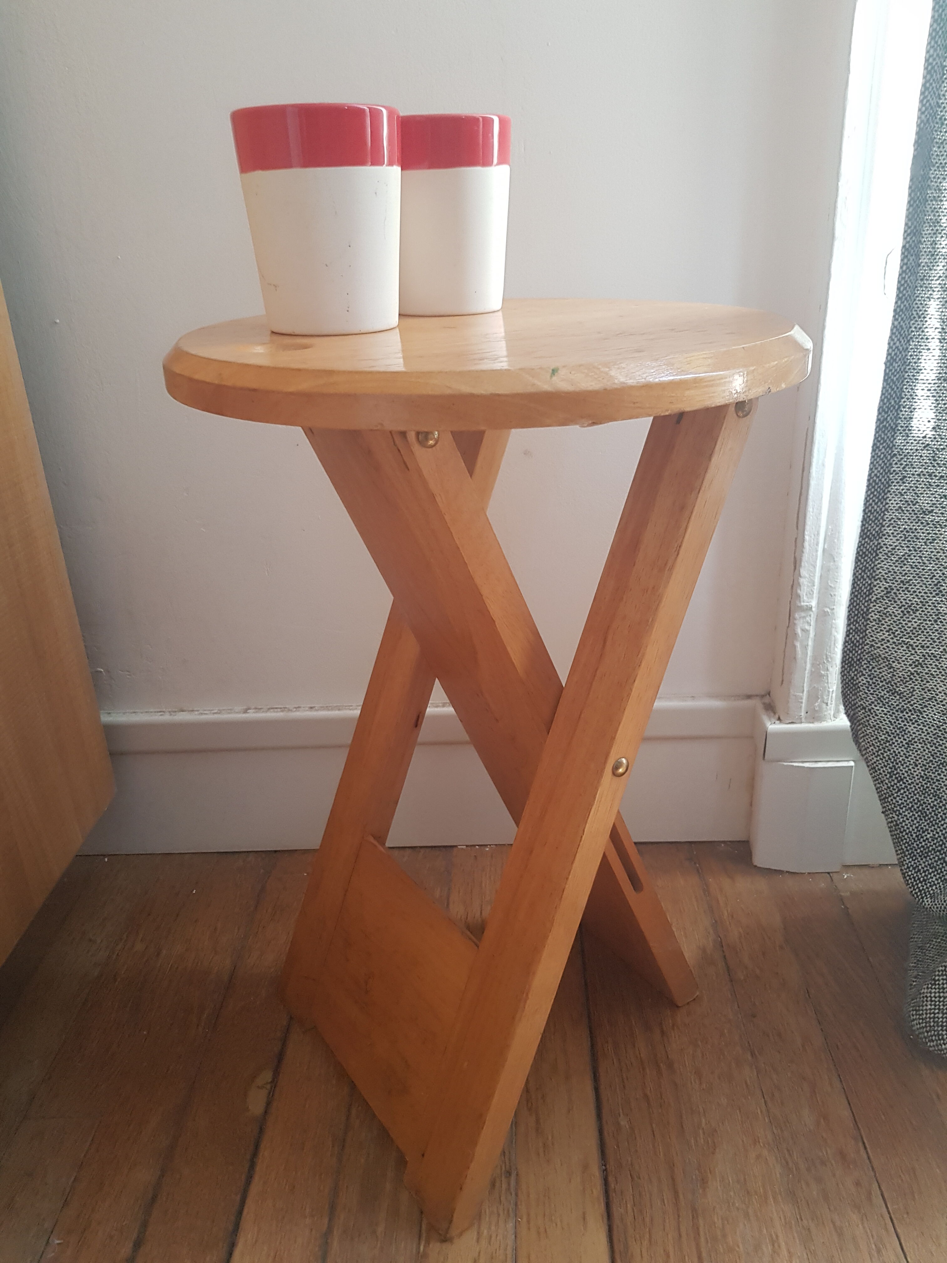 Suzy tabouret by Adrian Reed