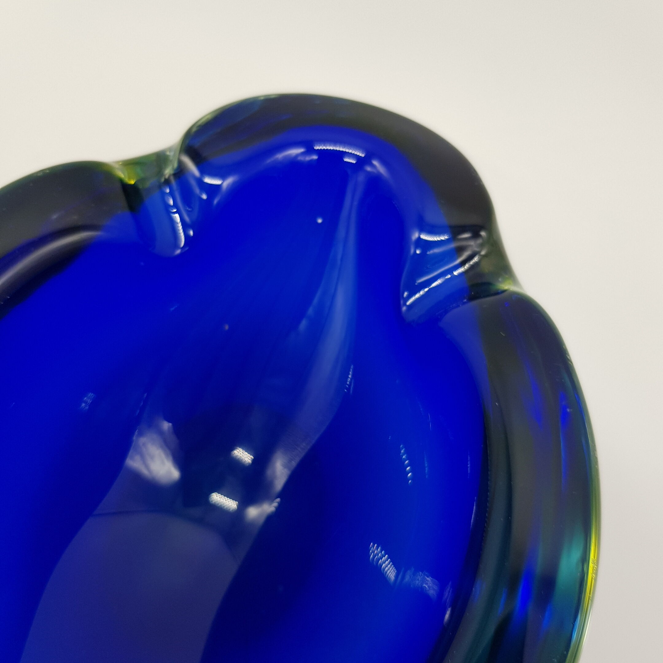 Empty ashtray geode pocket blue Sommerso