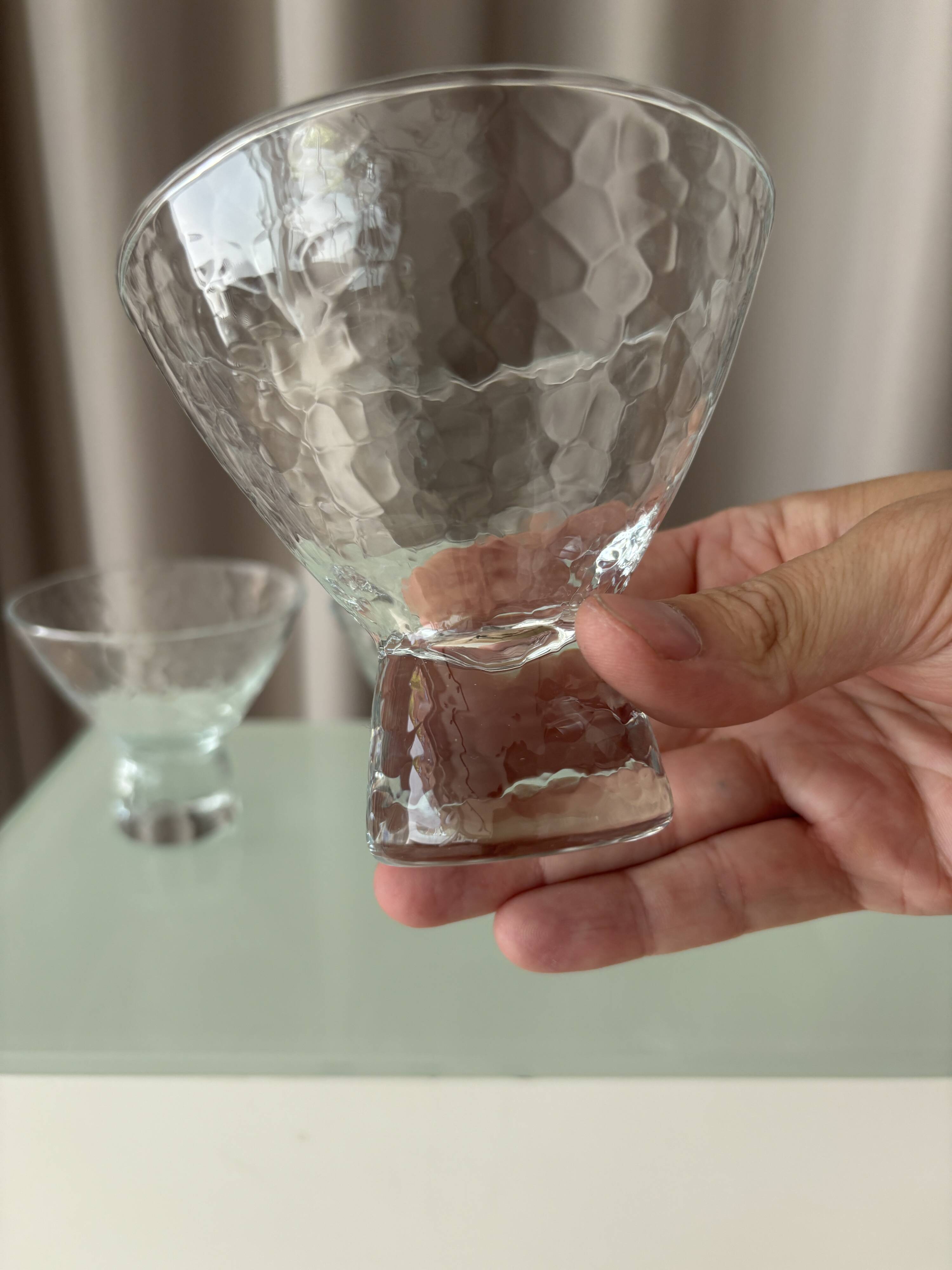 Ensemble de 4 verres à cocktail en verre martelé vintage