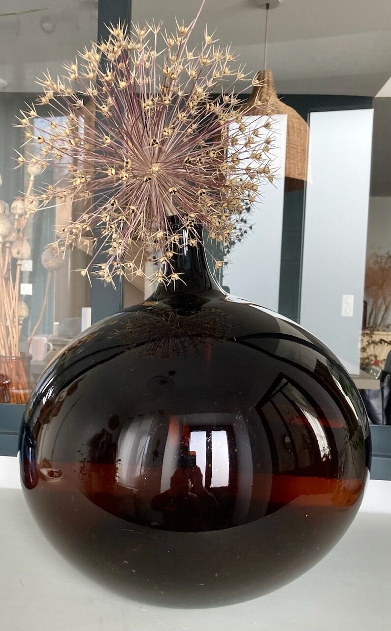 Lady Jeanne Amber Old