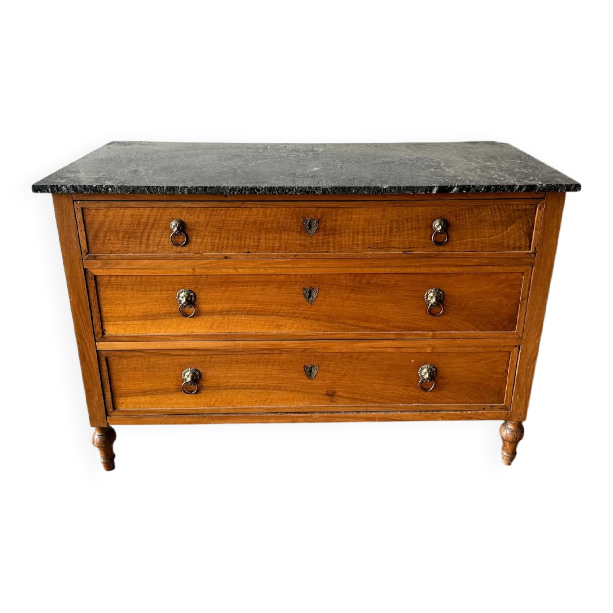 Commode ancienne en noyer
