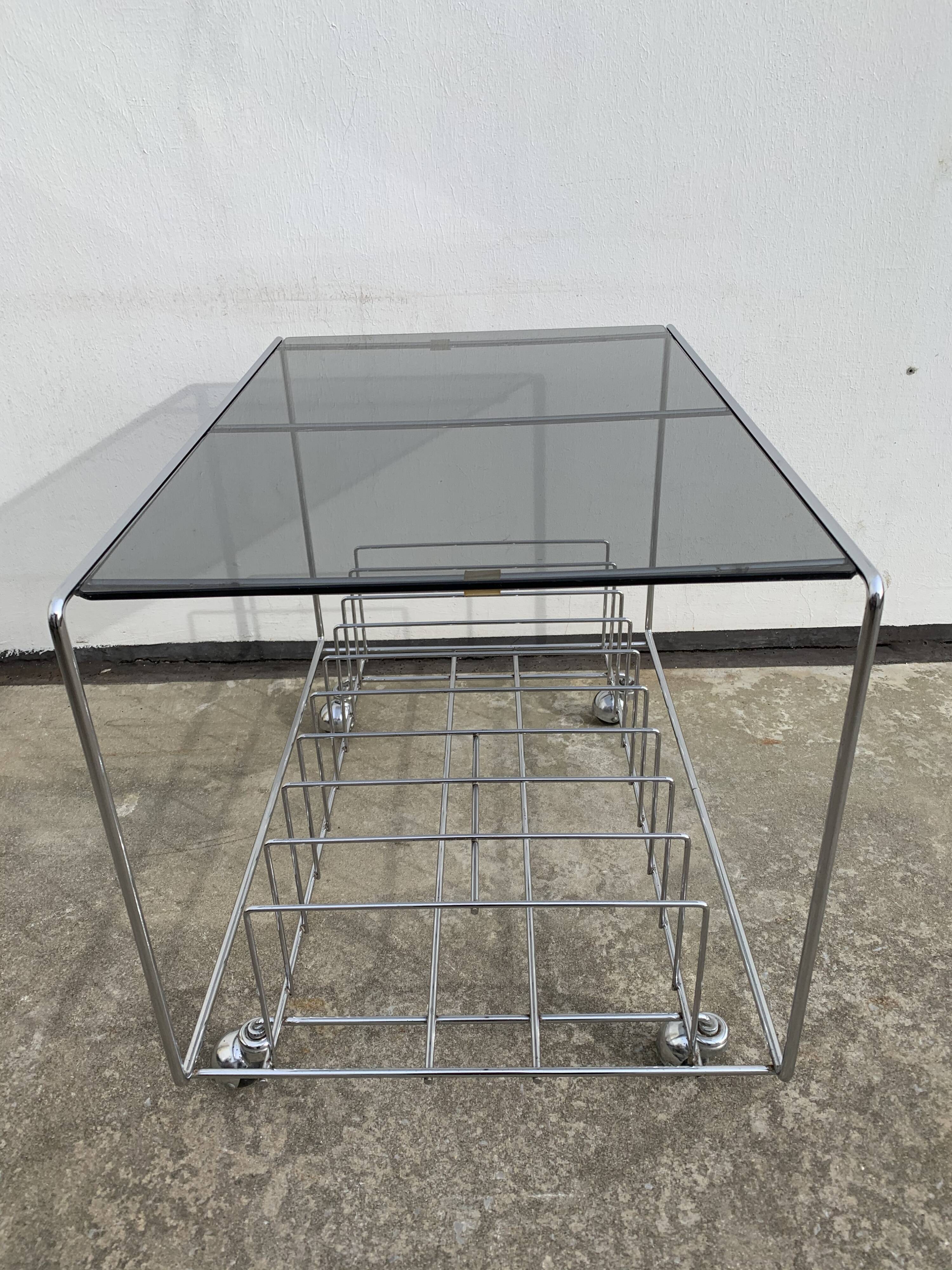 Table basse ou table d'appoint pour vinyles 1970
