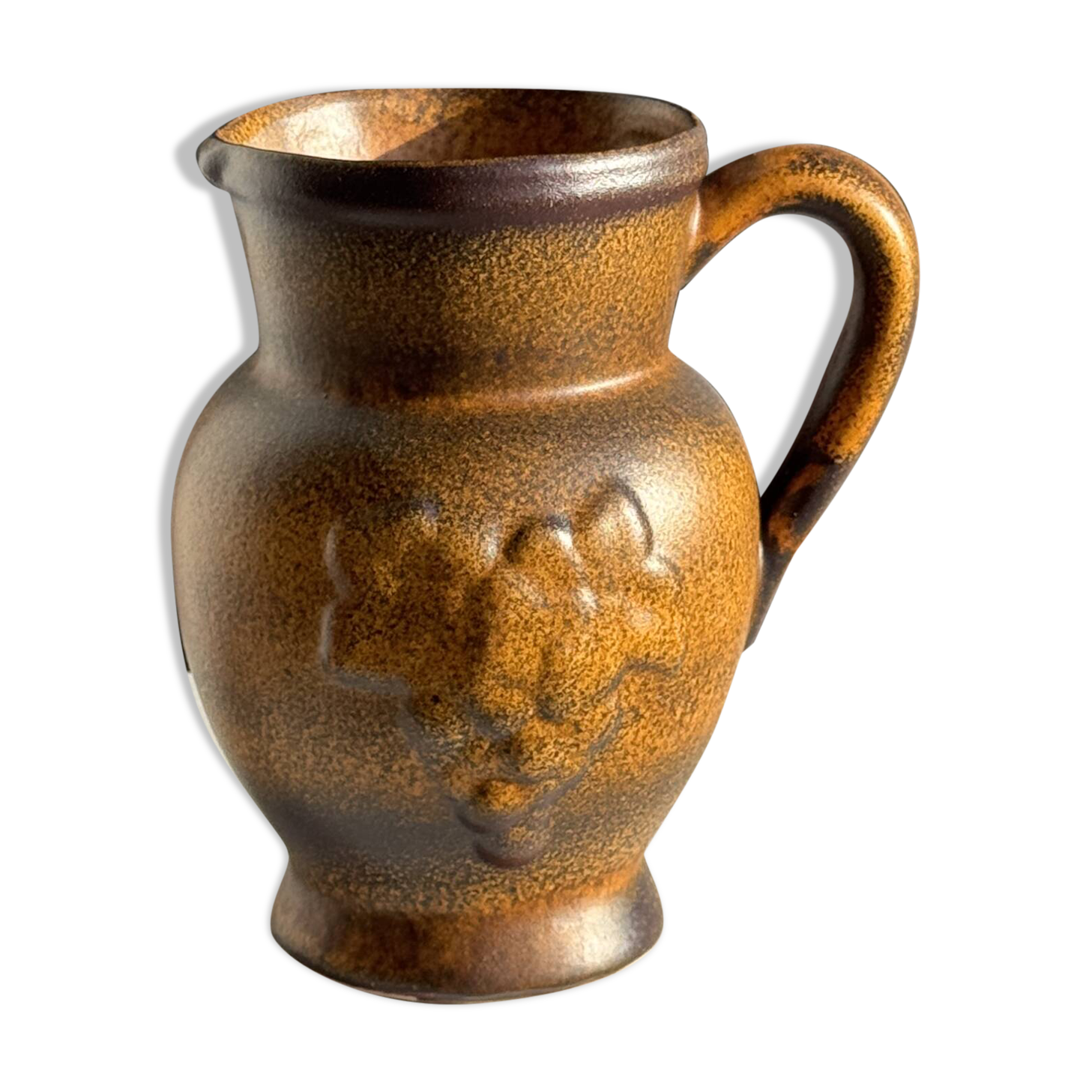 Speckled stoneware jug with grape pattern H17