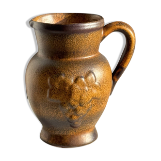 Speckled stoneware jug with grape pattern H17