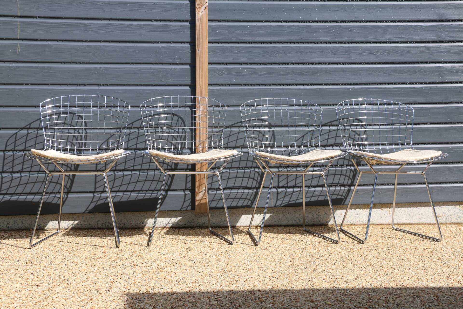 4 chrome Bertoia chairs with cushion