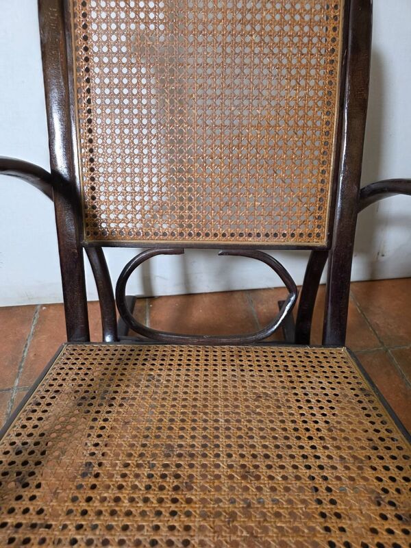 Rocking chair en bois courbé et cannage