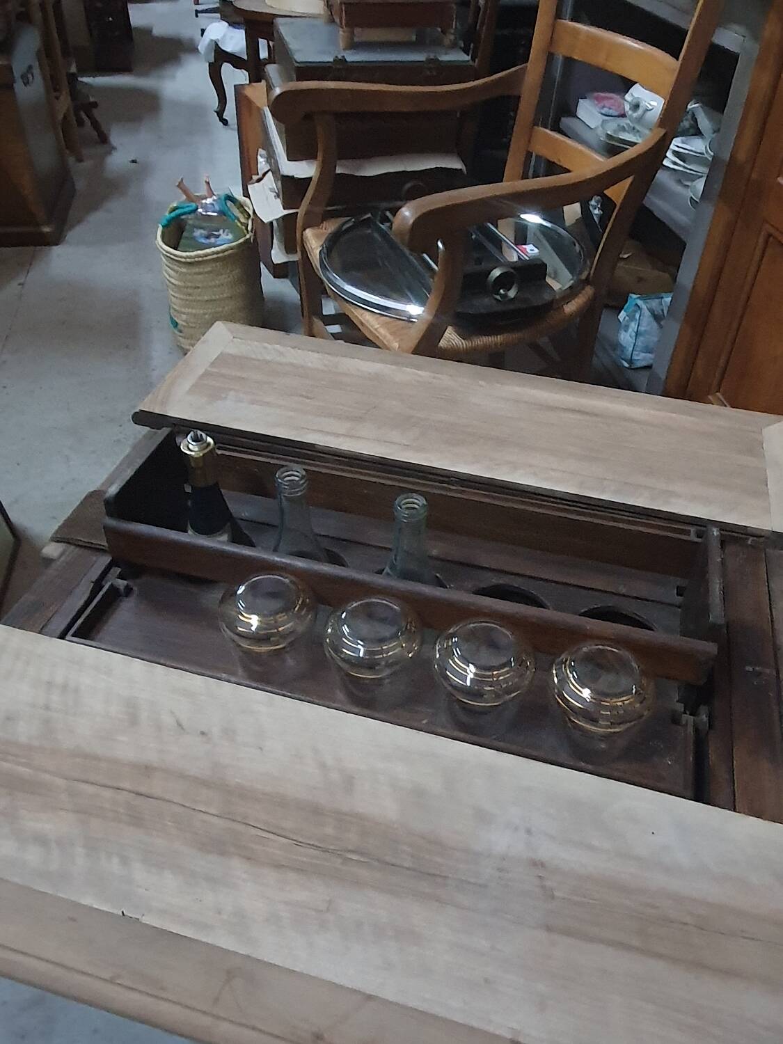 Bar cabinet