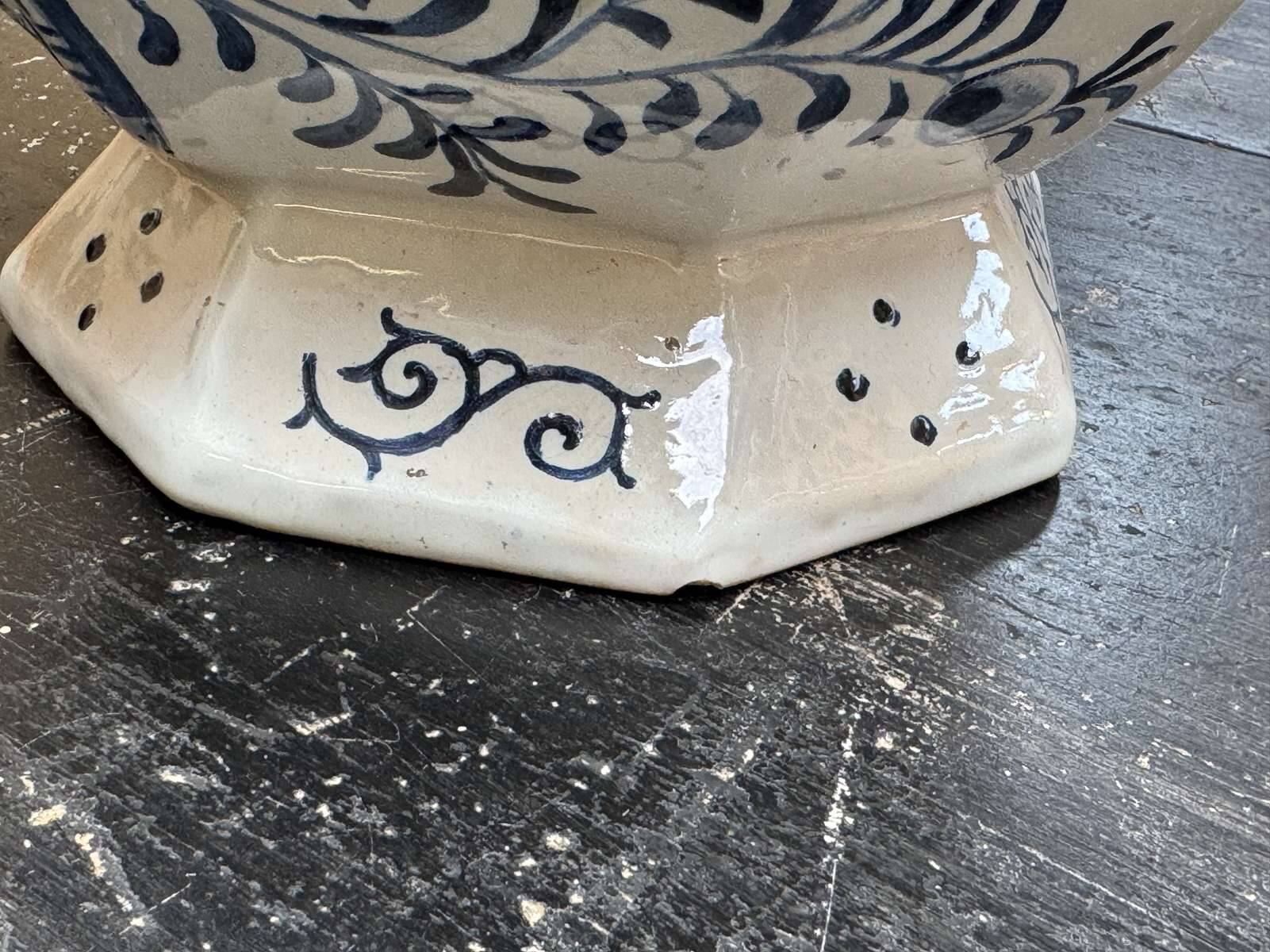 Large baluster vase with parrot - Holland, Delft 19th century