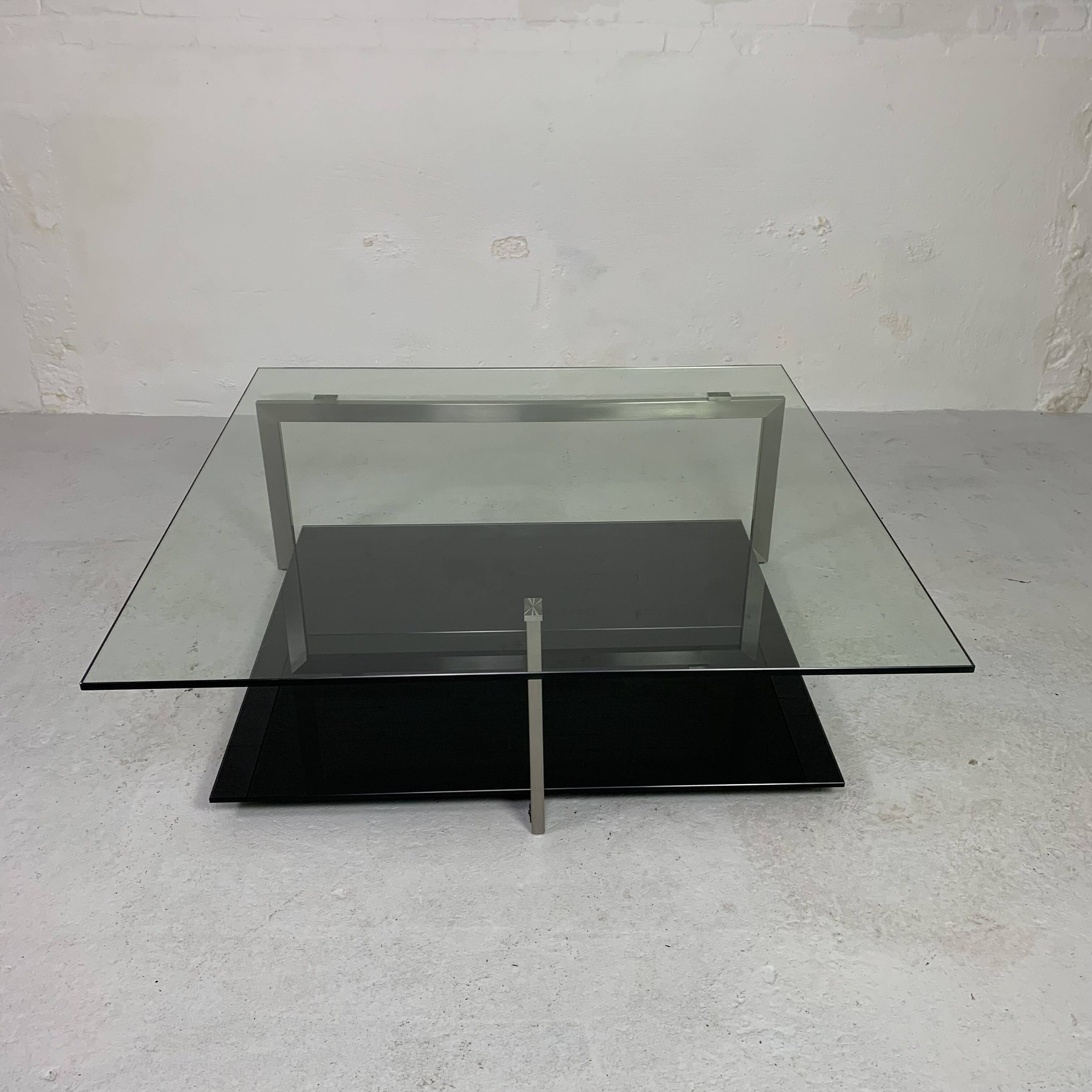 Glass coffee table 110 x 110 cm in the style of Rolf Benz and Metaform