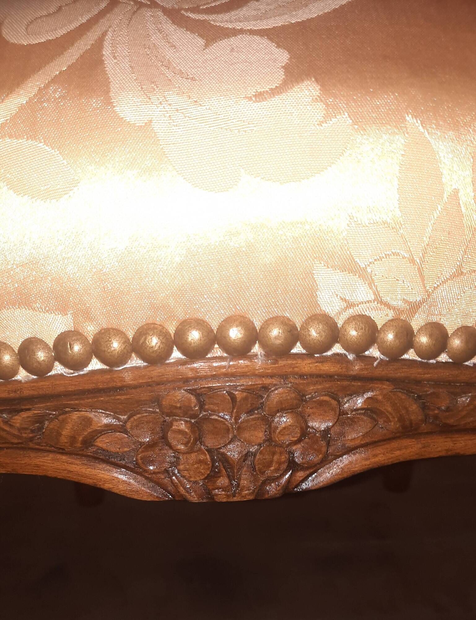 Paire de fauteuils tapissés de style Louis XV