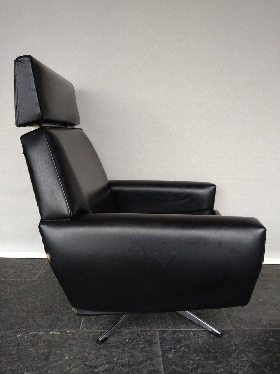 luxury swivel chair 1960s