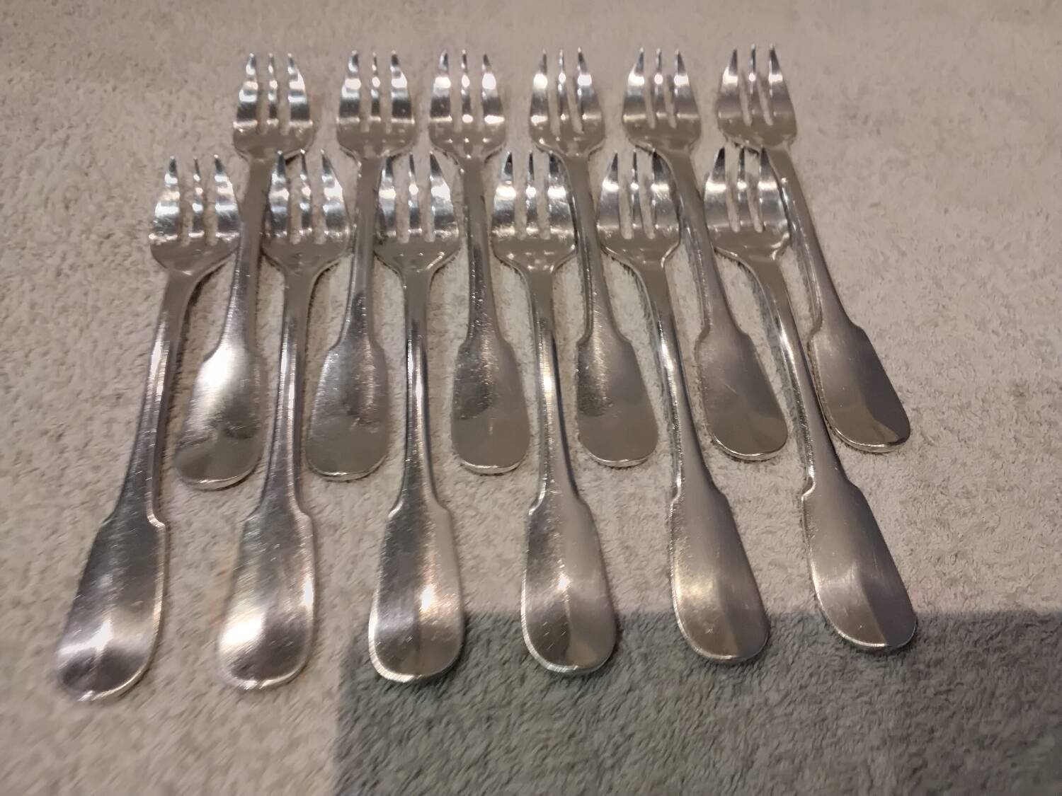 12 silver-plated oyster forks by Christofle Cluny, 14.9cm