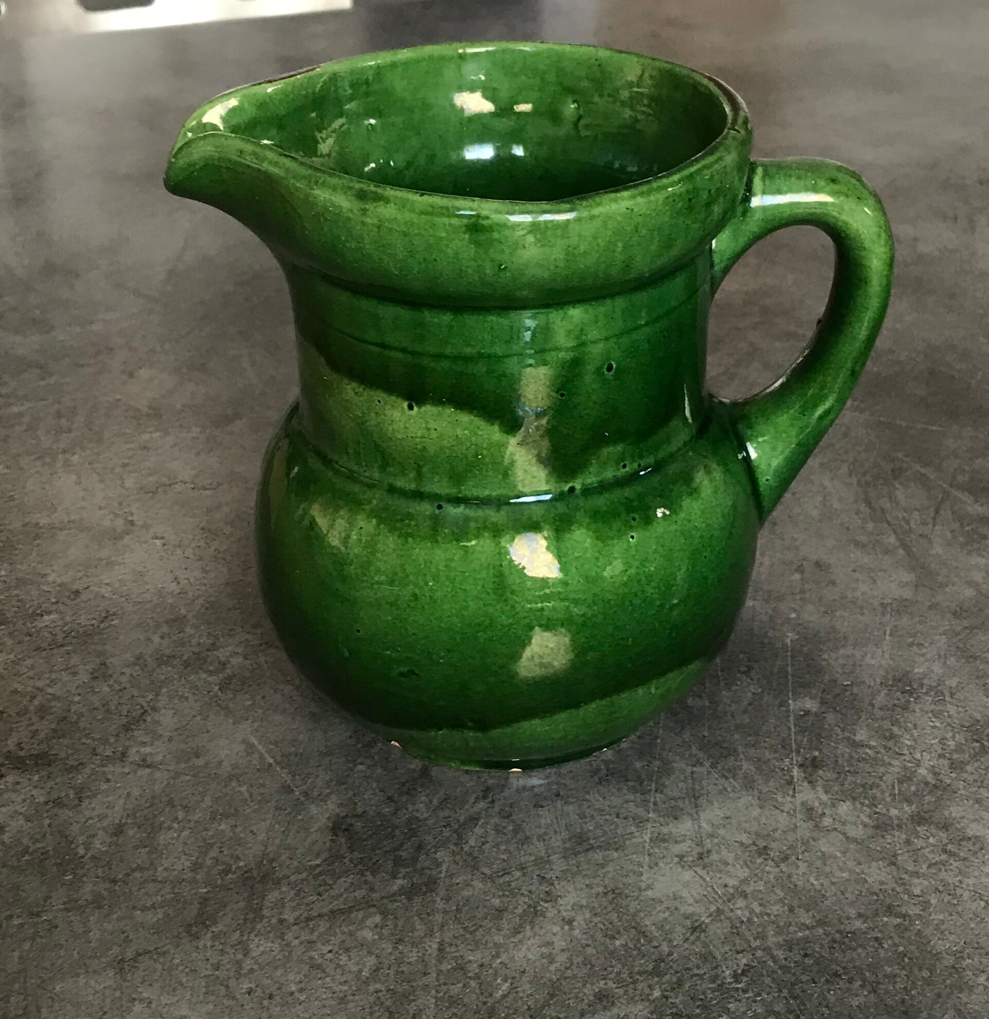 Pichet in vintage in terre cuite varnished shades of green