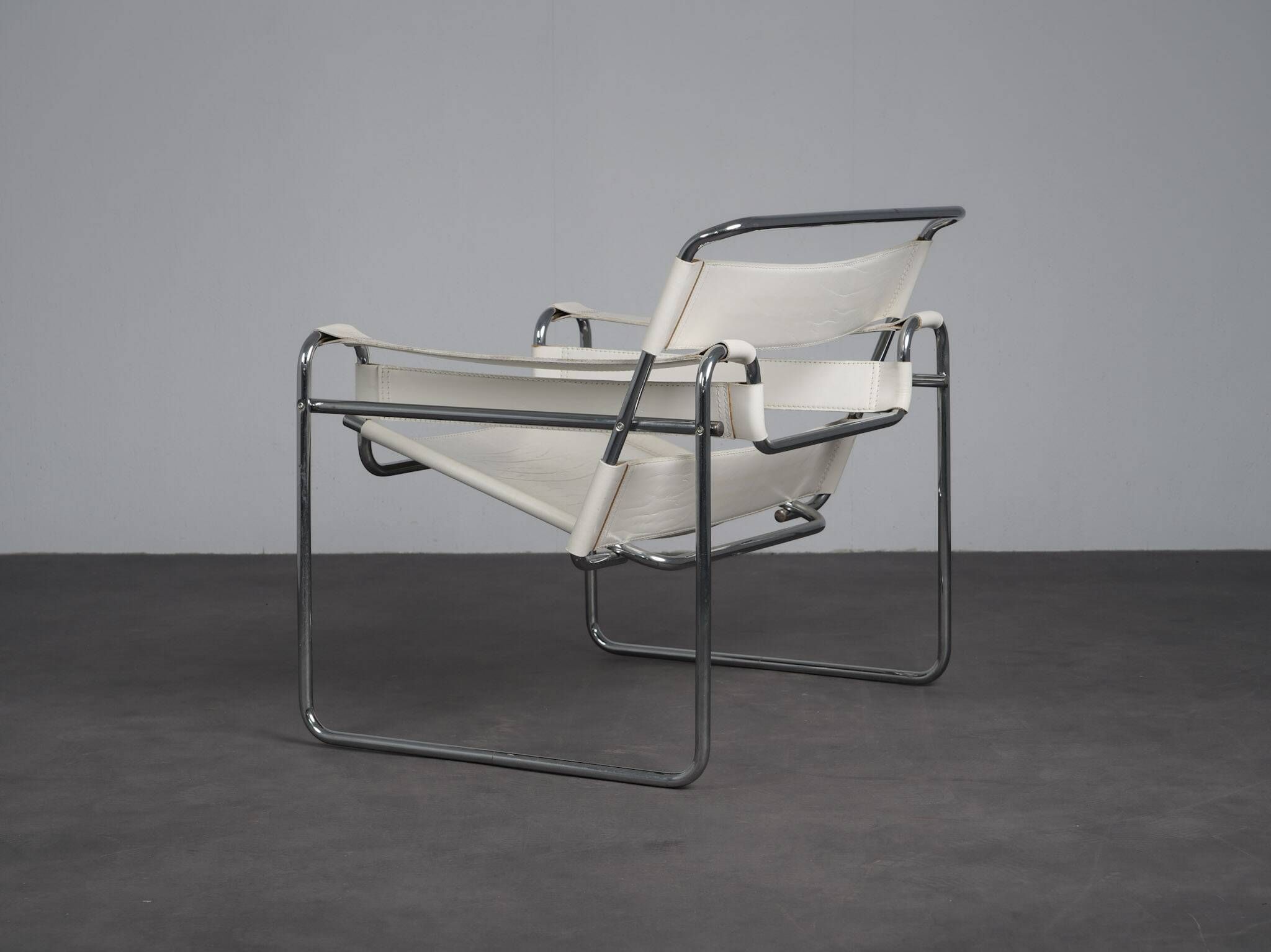 Chaise longue en cuir et acier tubulaire dans le style Bauhaus, Italie, années 1990.