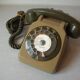 Ancien téléphone fixe à cadran SO.CO.TEL S63 couleur vert olive déco vintage