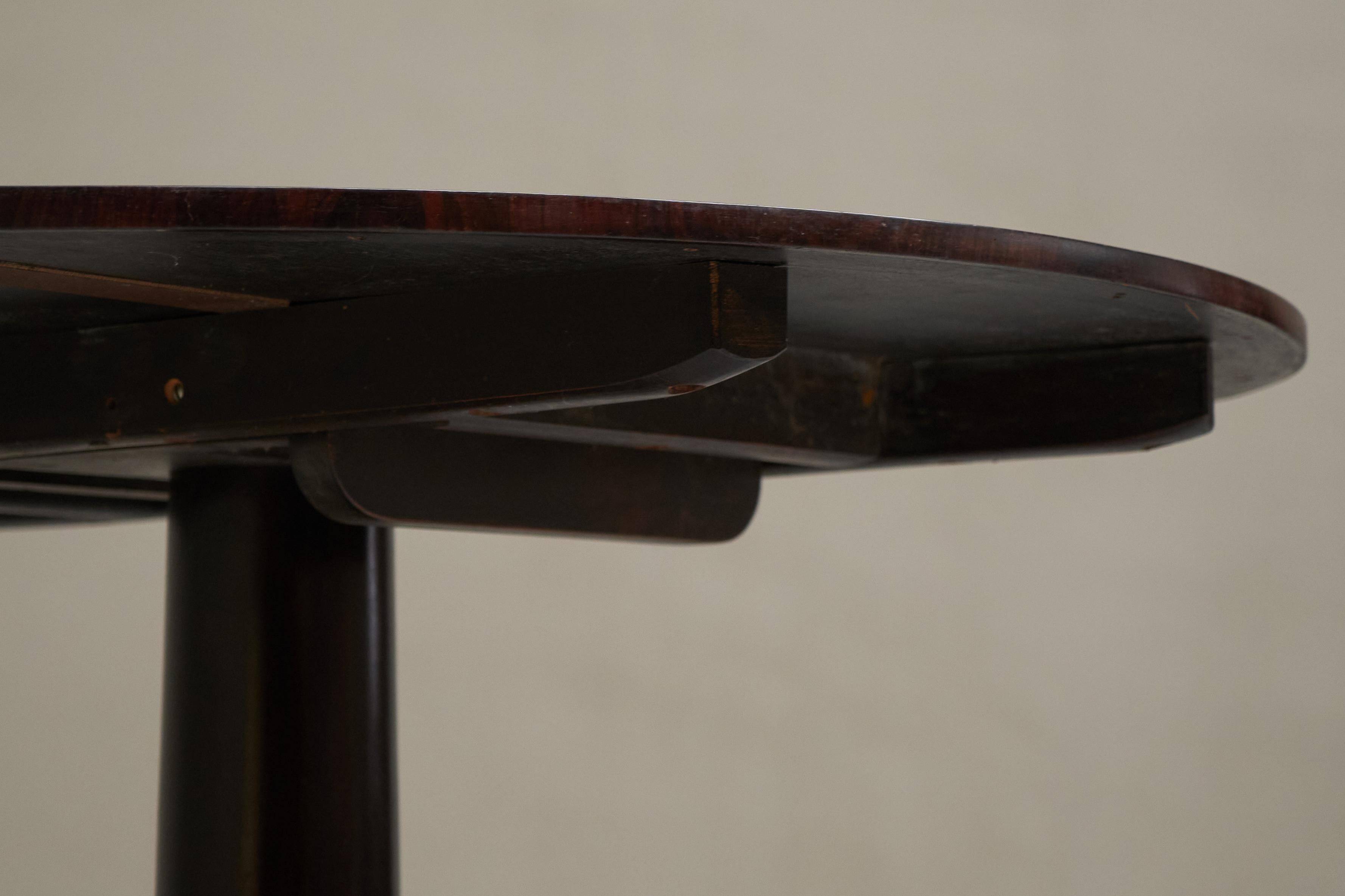 Empire dining table in rosewood veneer, 19th century.
