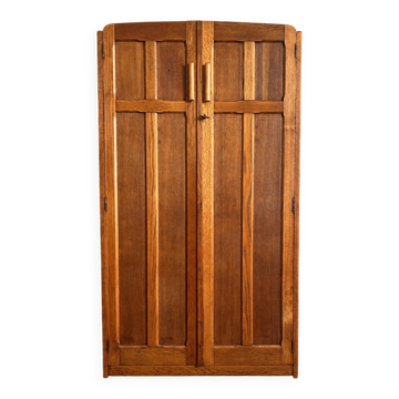 Petite armoire anglaise en chêne début XXe aux proportions atypiques une rareté