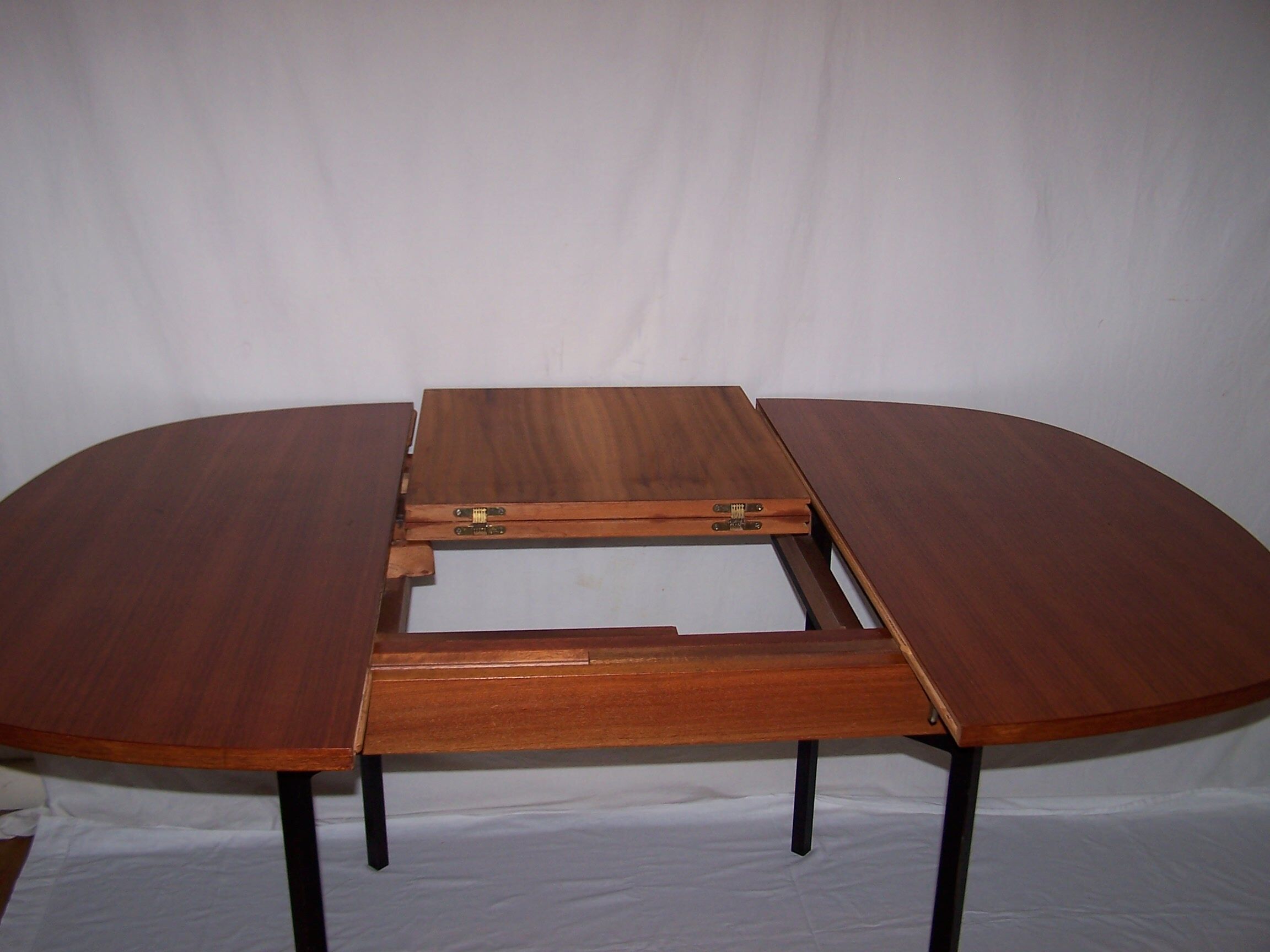 Table Trc 20 by Pierre Guariche, editions Huchers Minvielle 60