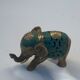 Éléphant en laiton doré et patine verte vintage